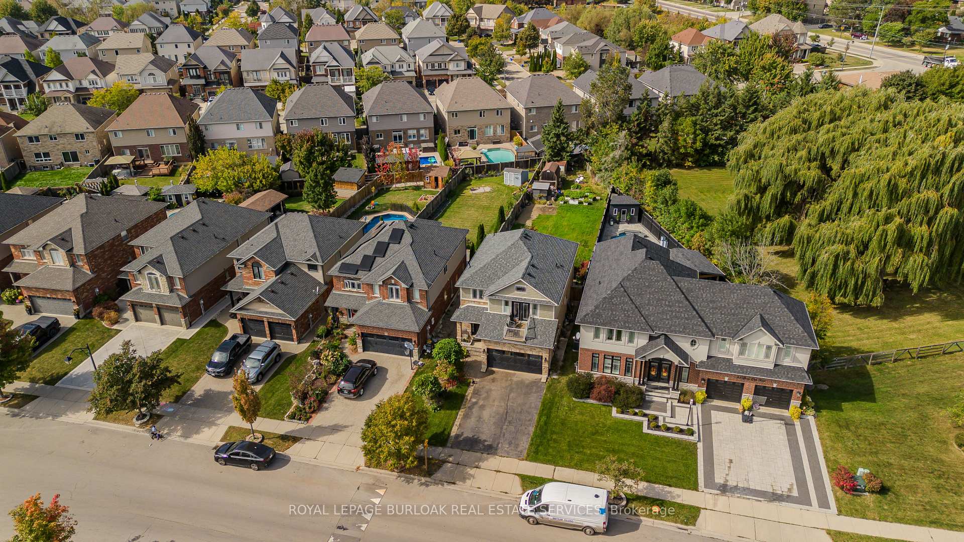 Photo 2 of 32 Great Oak Trail, Hamilton, Binbrook — HOMEH