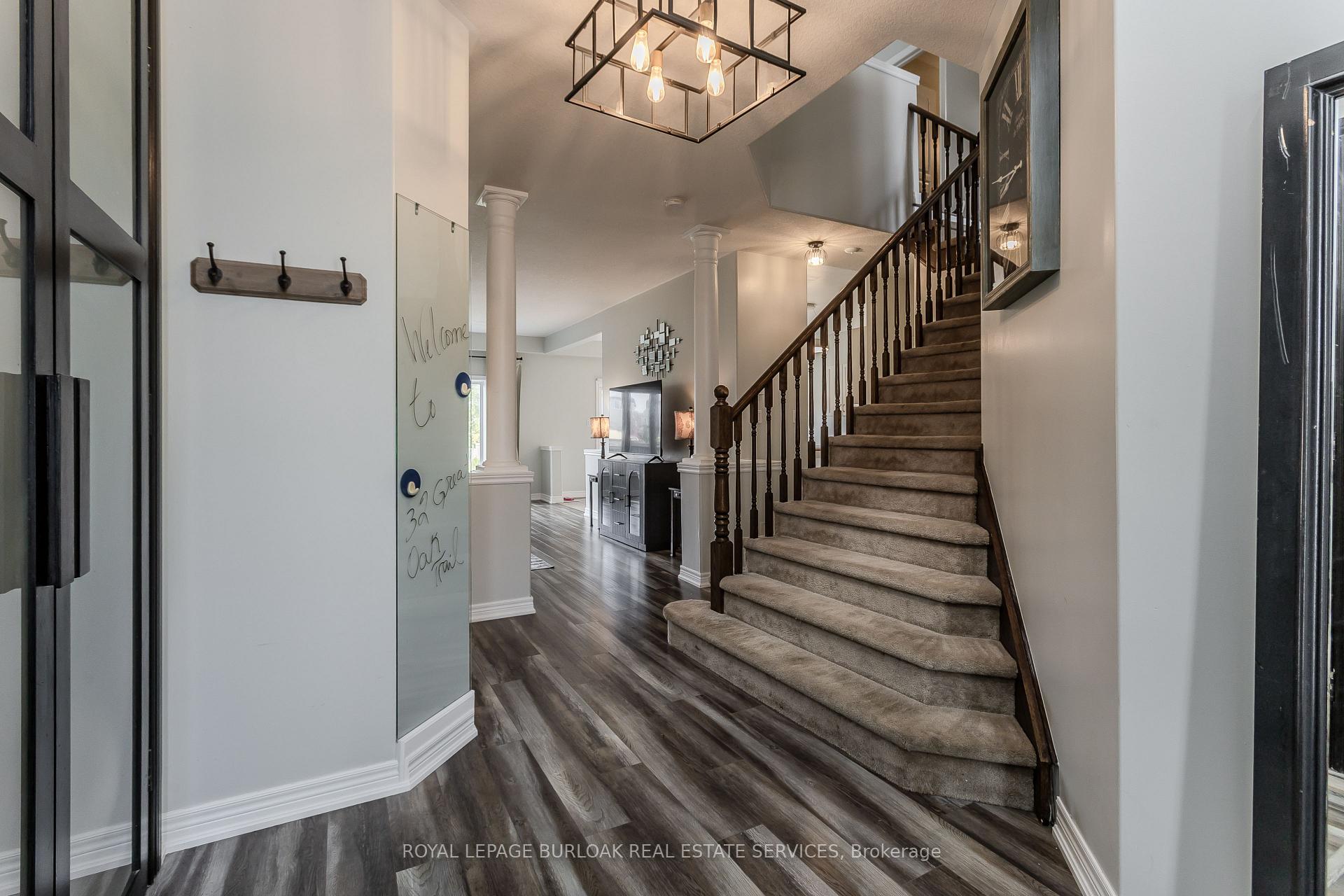 Photo 3 of 32 Great Oak Trail, Hamilton, Binbrook — HOMEH