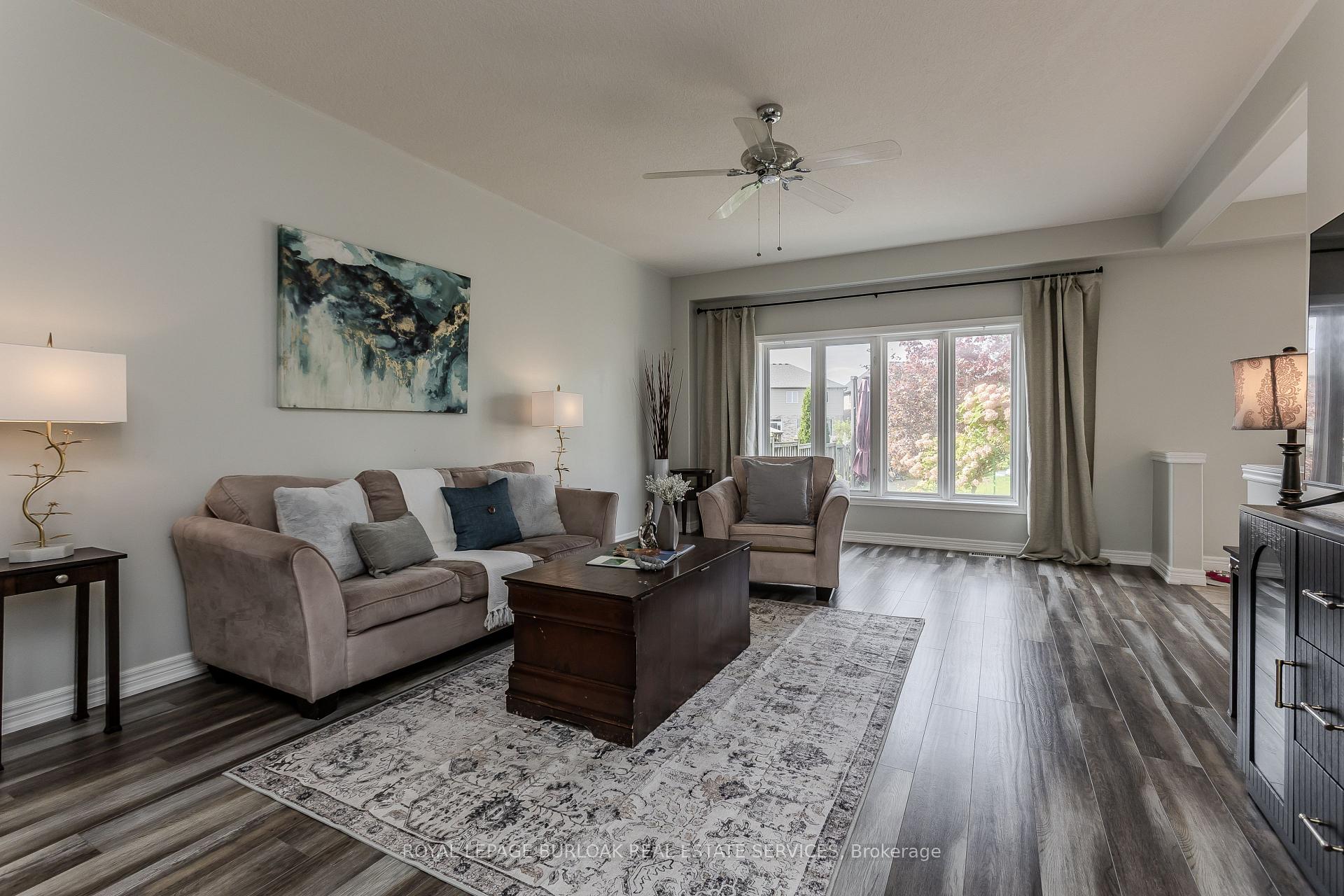 Photo 4 of 32 Great Oak Trail, Hamilton, Binbrook — HOMEH