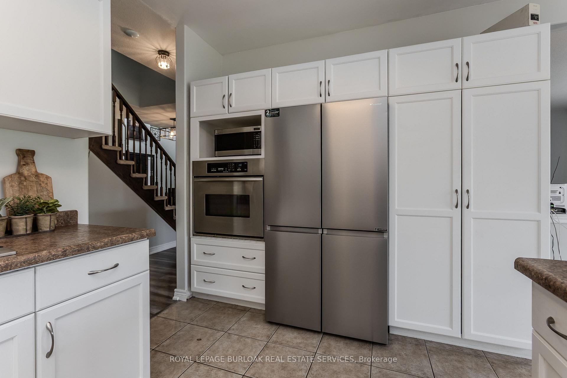 Photo 8 of 32 Great Oak Trail, Hamilton, Binbrook — HOMEH