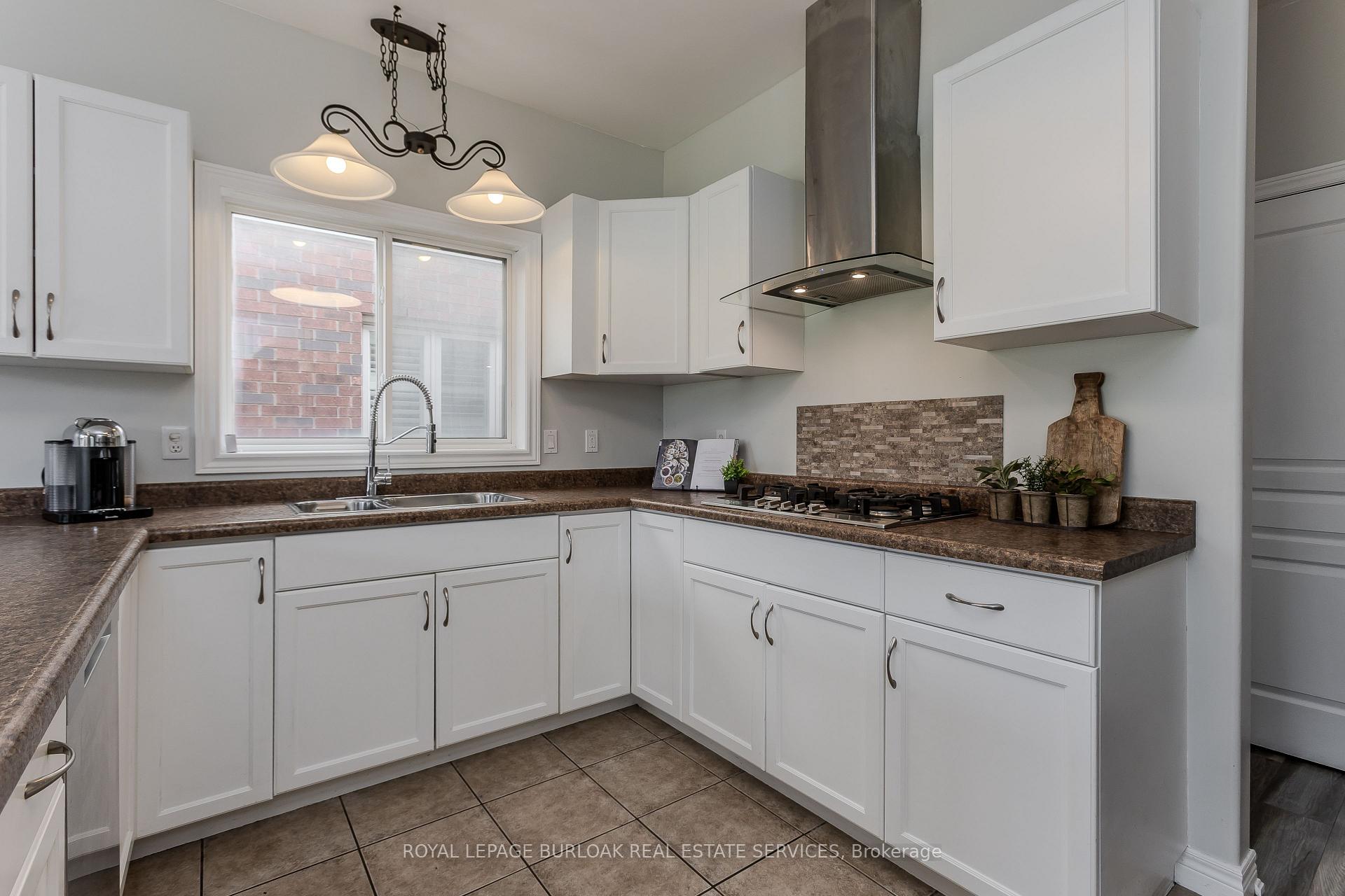 Photo 9 of 32 Great Oak Trail, Hamilton, Binbrook — HOMEH