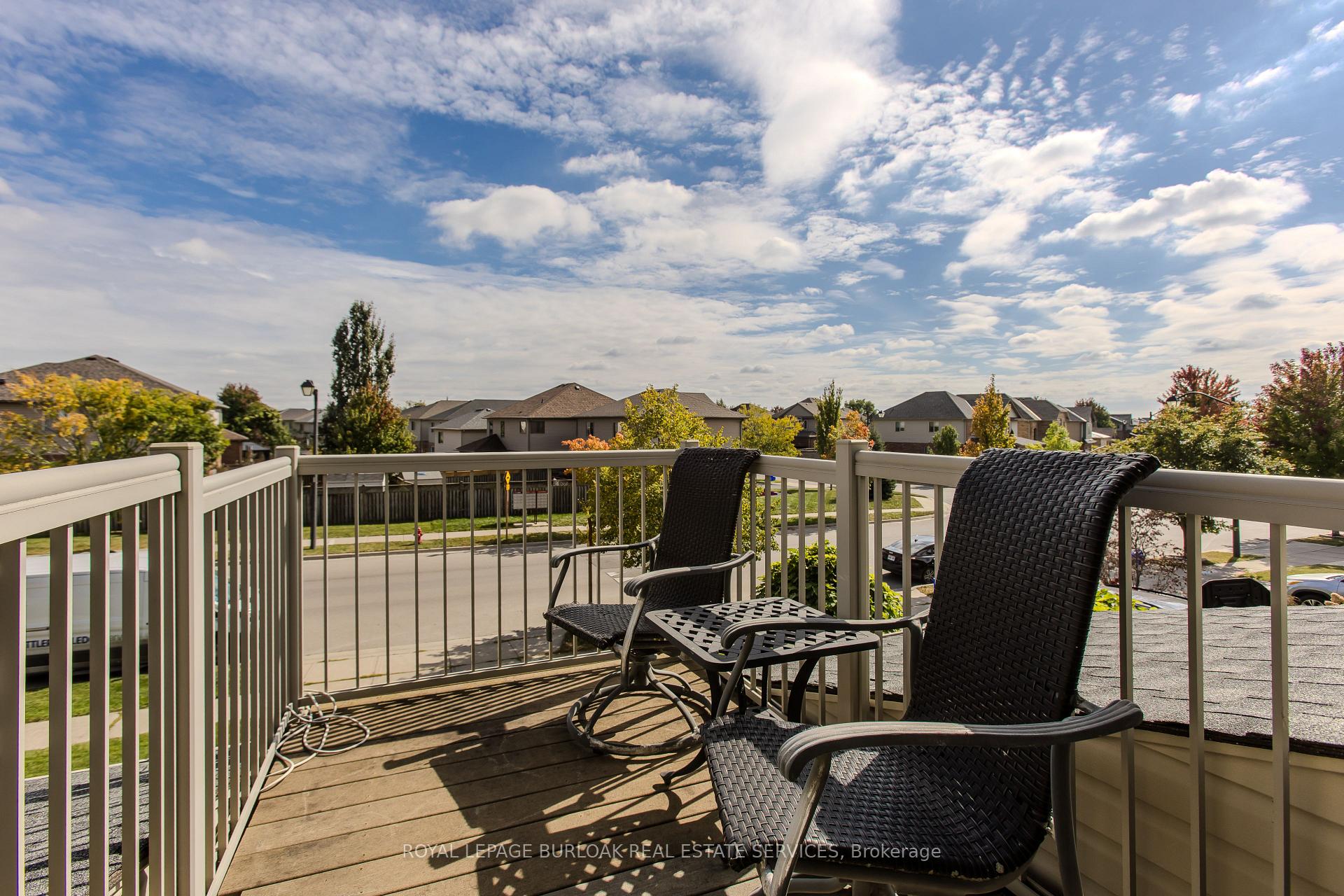 Photo 13 of 32 Great Oak Trail, Hamilton, Binbrook — HOMEH
