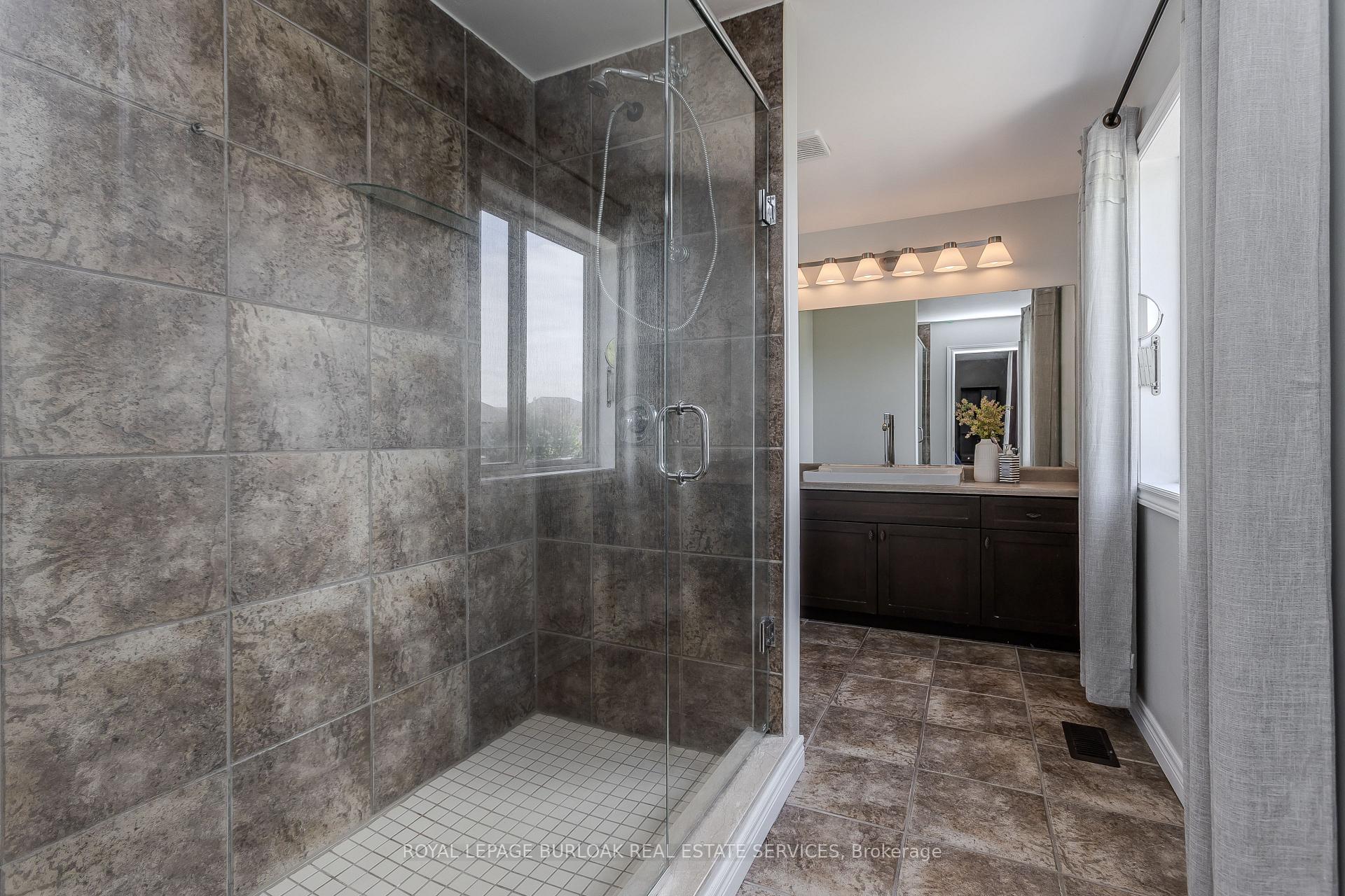 Photo 16 of 32 Great Oak Trail, Hamilton, Binbrook — HOMEH