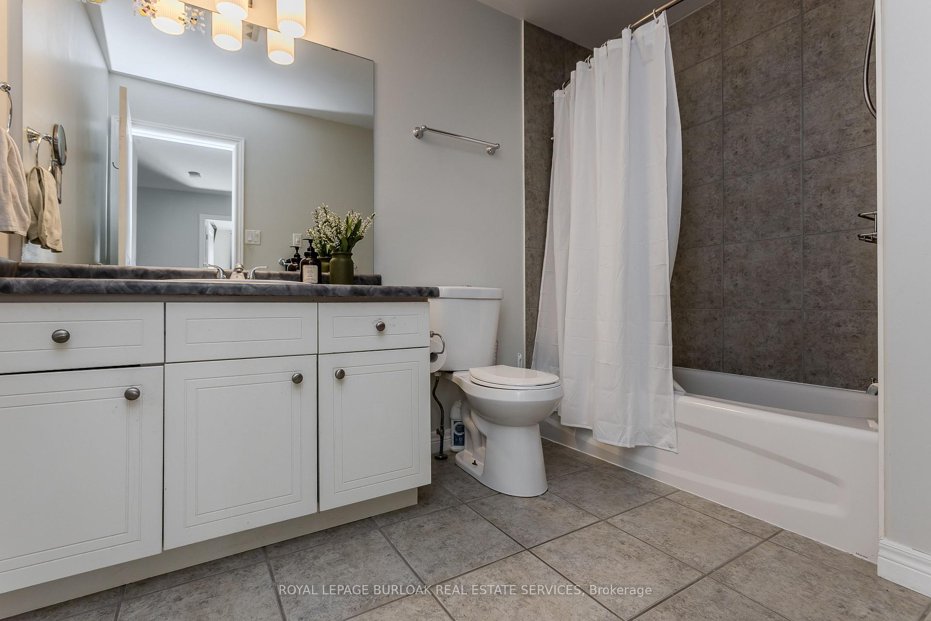 Photo 20 of 32 Great Oak Trail, Hamilton, Binbrook — HOMEH