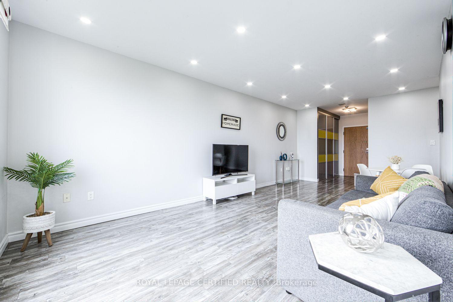 Photo 4 of Unit 1911, 5 Concorde Place, North York, Banbury-Don Mills — HOMEH