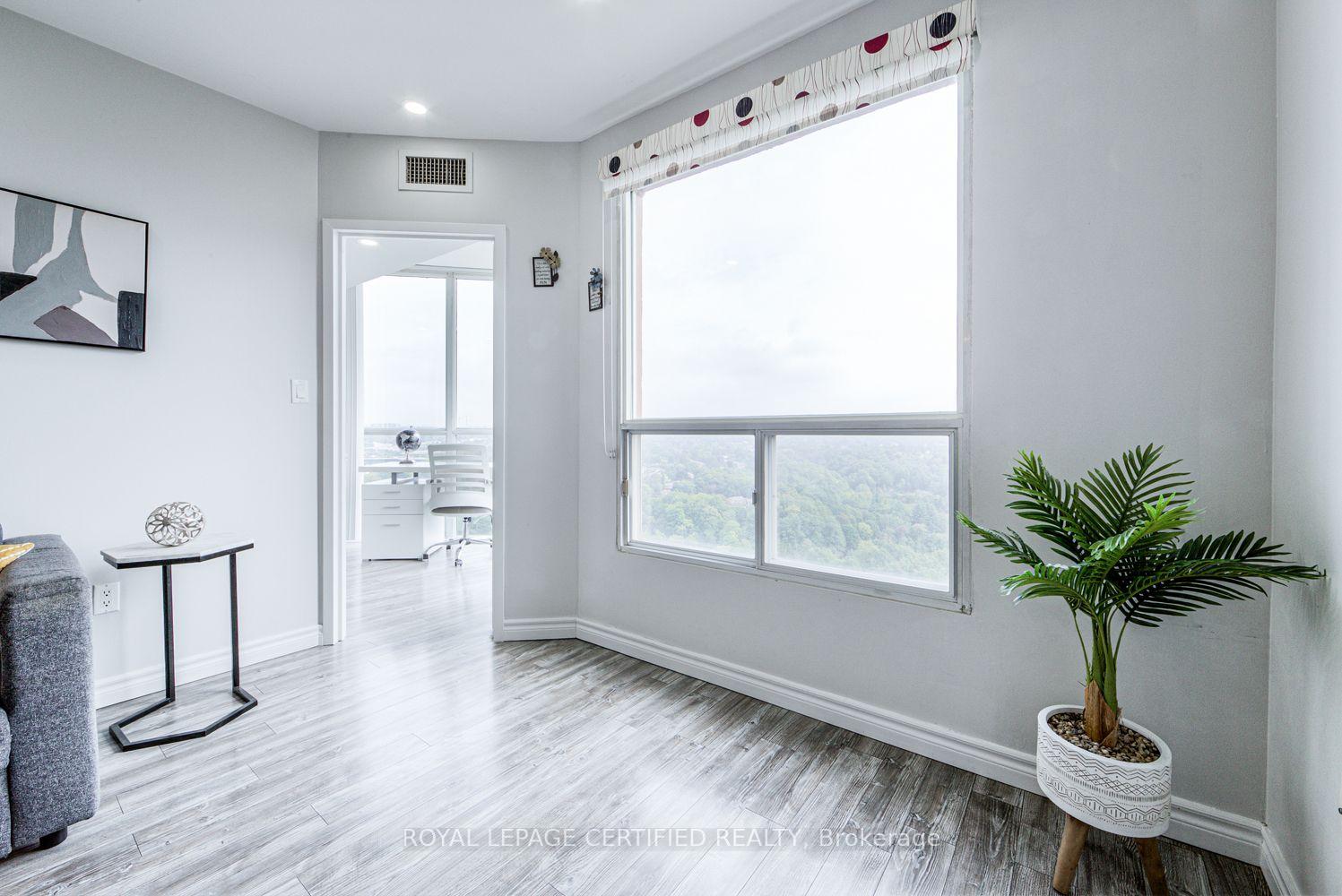 Photo 8 of Unit 1911, 5 Concorde Place, North York, Banbury-Don Mills — HOMEH