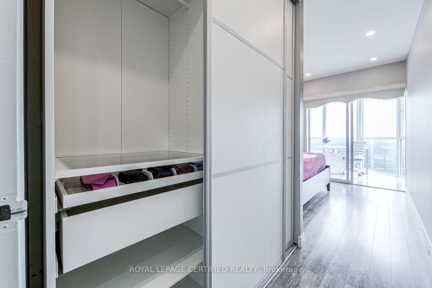 Photo 10 of Unit 1911, 5 Concorde Place, North York, Banbury-Don Mills — HOMEH