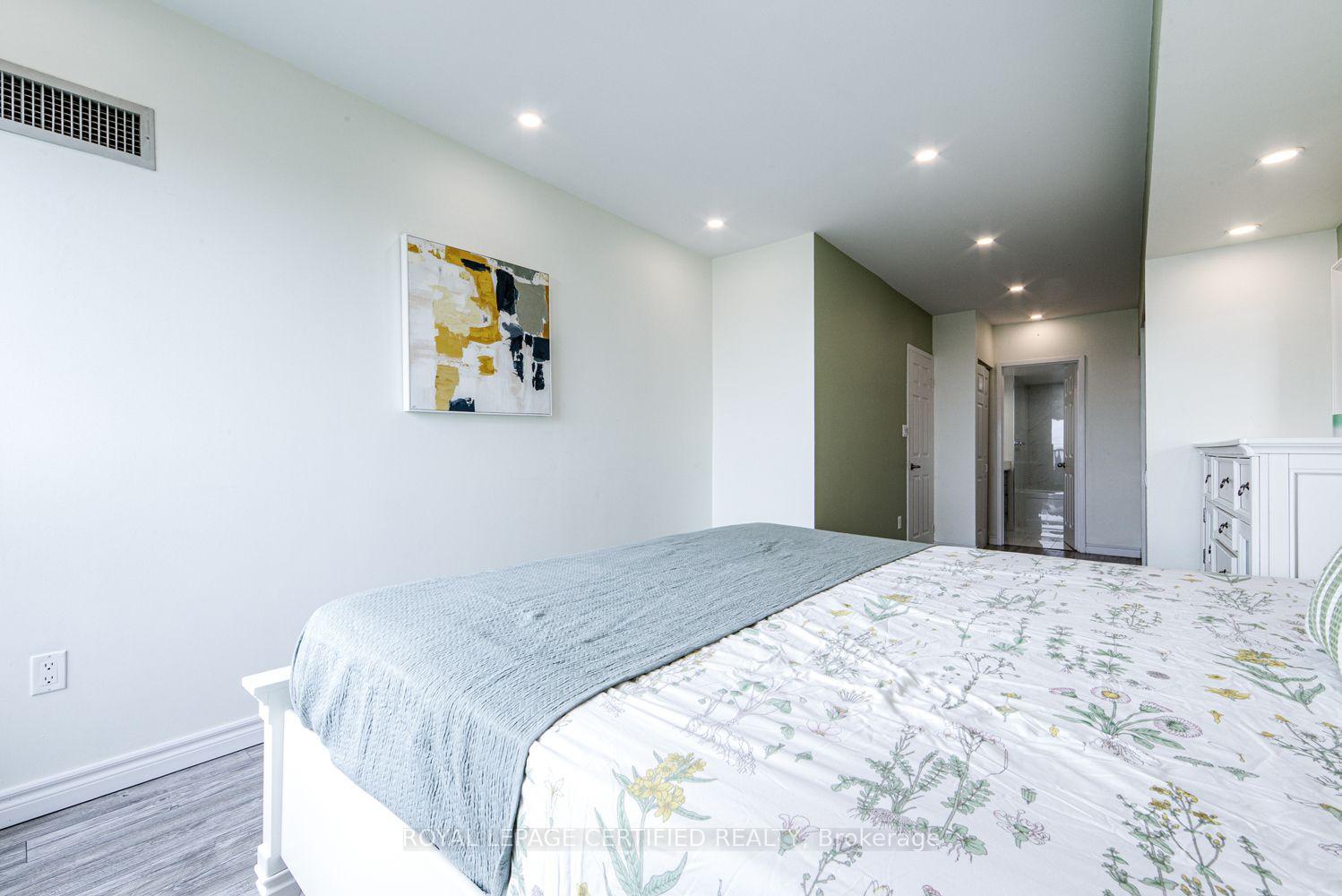 Photo 17 of Unit 1911, 5 Concorde Place, North York, Banbury-Don Mills — HOMEH
