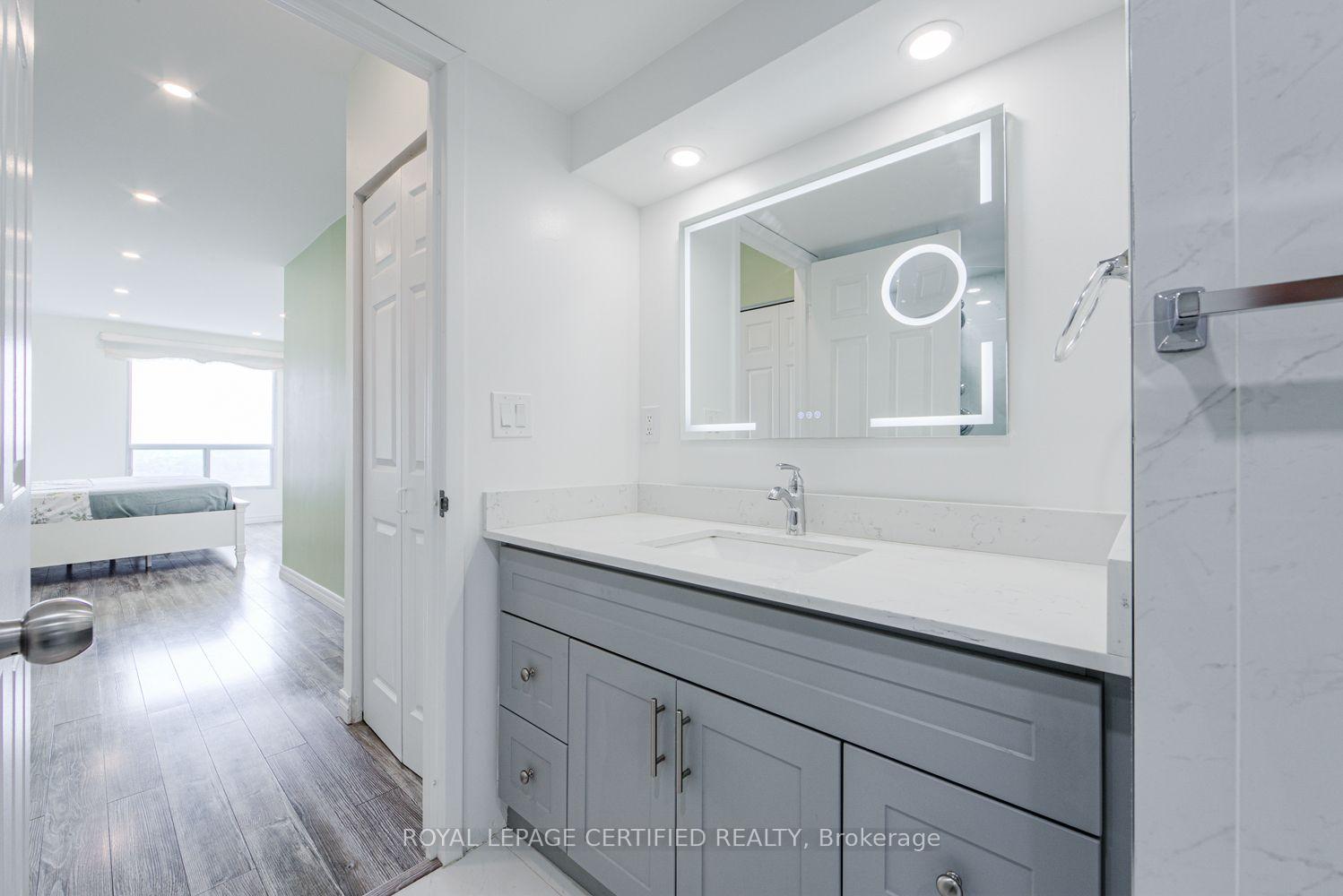 Photo 18 of Unit 1911, 5 Concorde Place, North York, Banbury-Don Mills — HOMEH