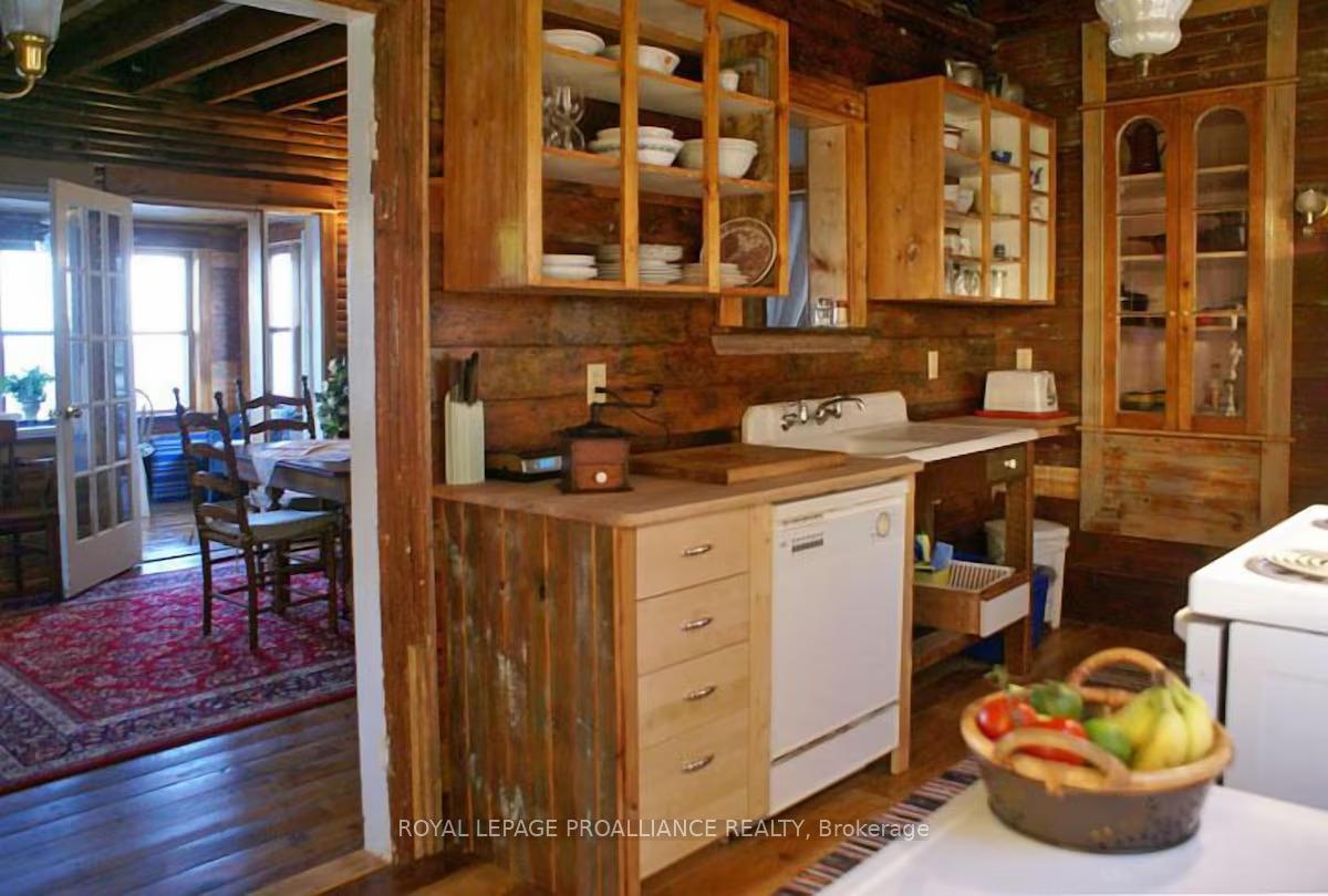 Photo 5 of 20 West Street, Prince Edward County, Wellington — HOMEH