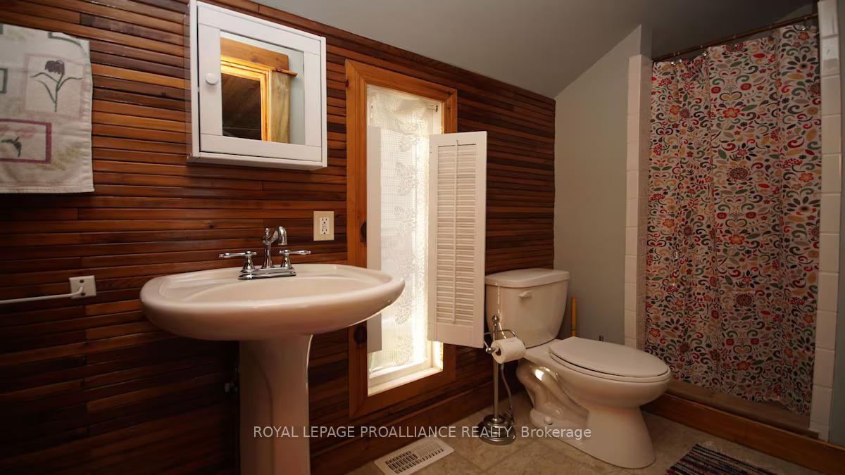 Photo 8 of 20 West Street, Prince Edward County, Wellington — HOMEH