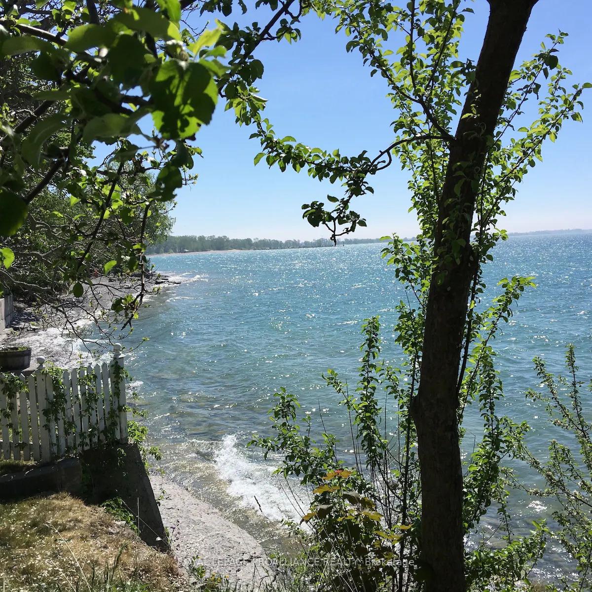 Photo 9 of 20 West Street, Prince Edward County, Wellington — HOMEH