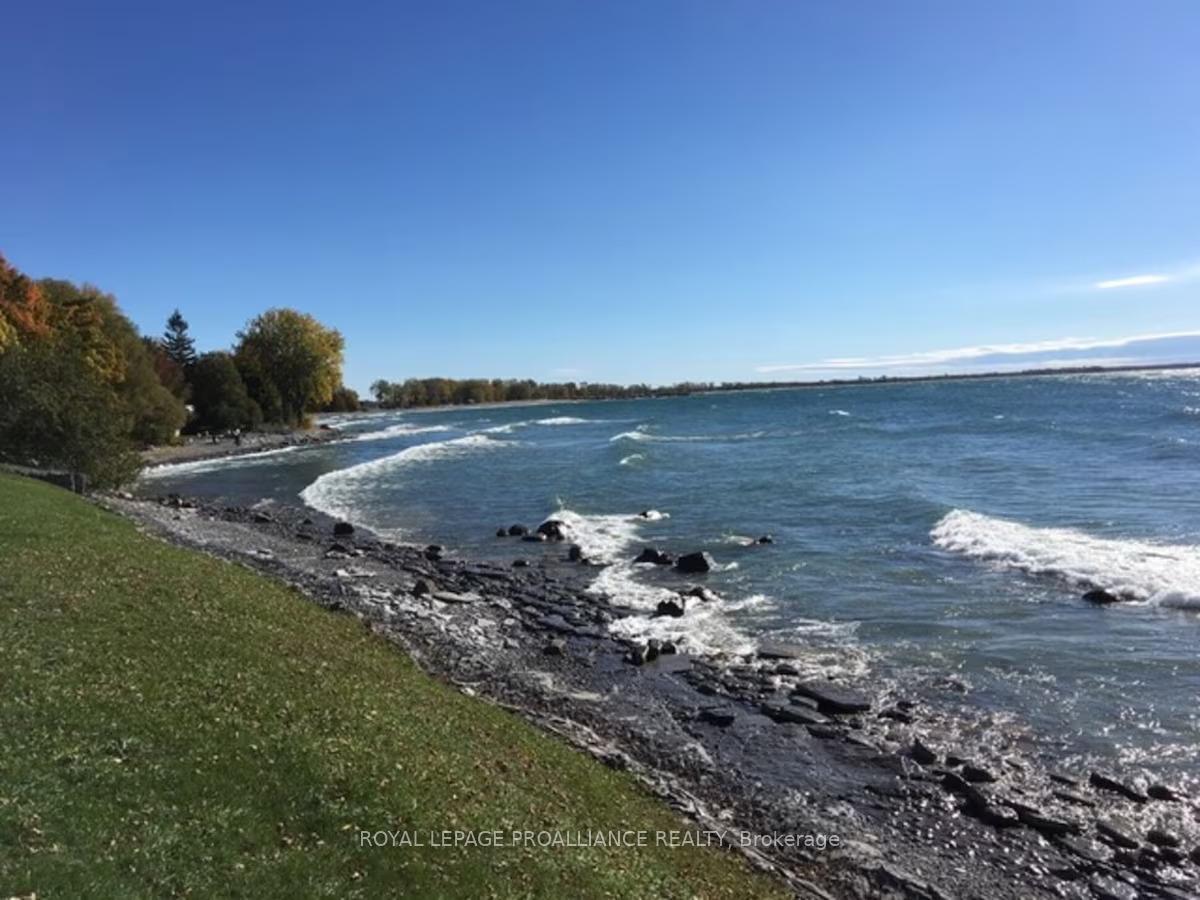 Photo 10 of 20 West Street, Prince Edward County, Wellington — HOMEH