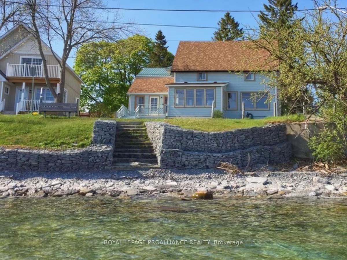 Photo 11 of 20 West Street, Prince Edward County, Wellington — HOMEH