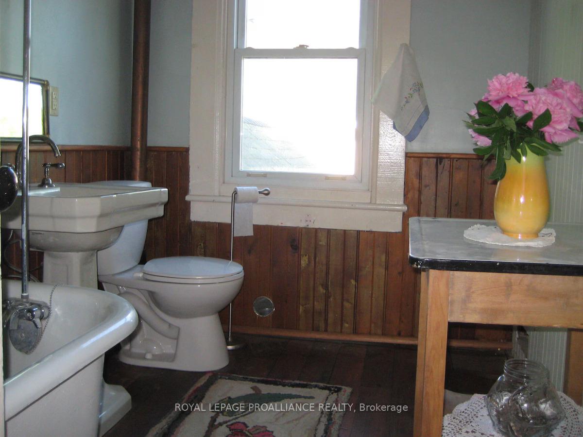 Photo 14 of 20 West Street, Prince Edward County, Wellington — HOMEH