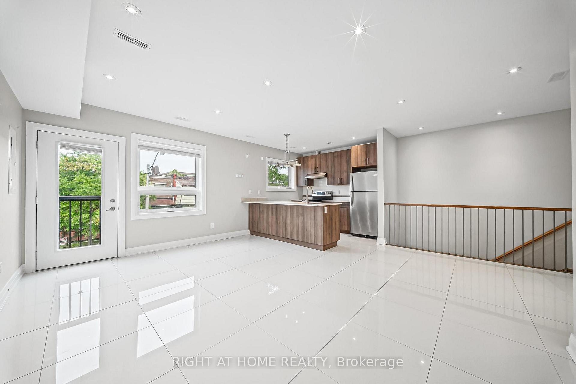 Photo 3 of Unit 4, 31 Alma Avenue, Toronto, Little Portugal — HOMEH
