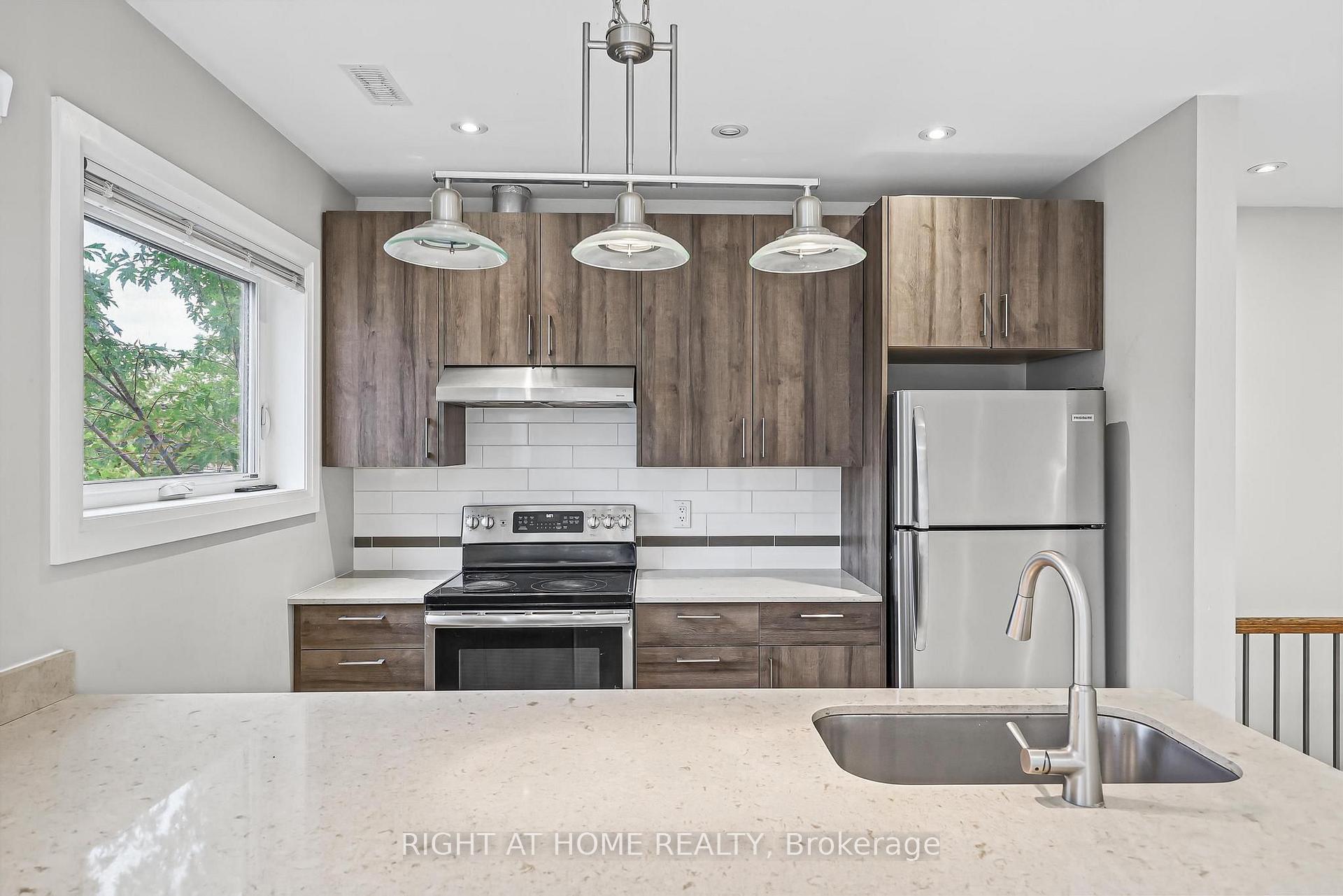 Photo 7 of Unit 4, 31 Alma Avenue, Toronto, Little Portugal — HOMEH