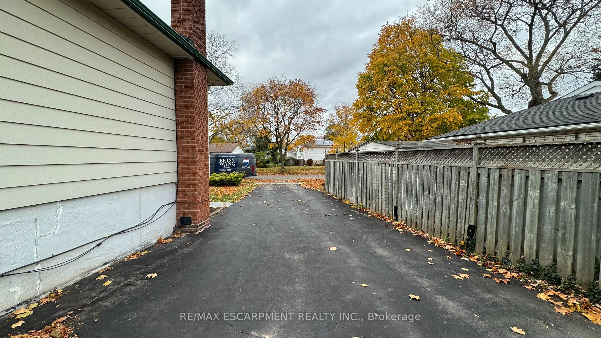 Photo 3 of 5440 Windermere Drive, Burlington, Appleby — HOMEH