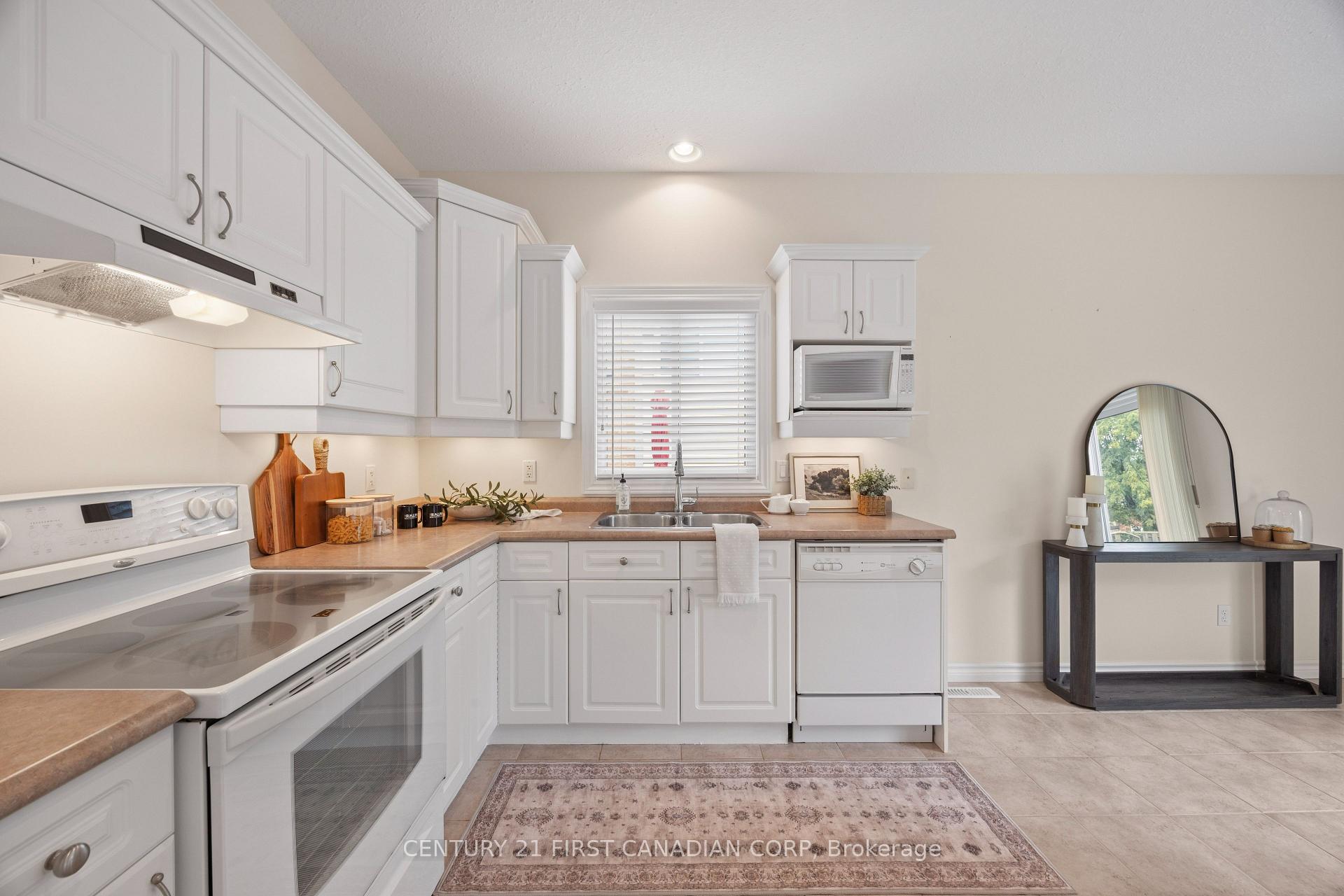 Photo 17 of 1777 Ennismore Crescent, London, North E — HOMEH