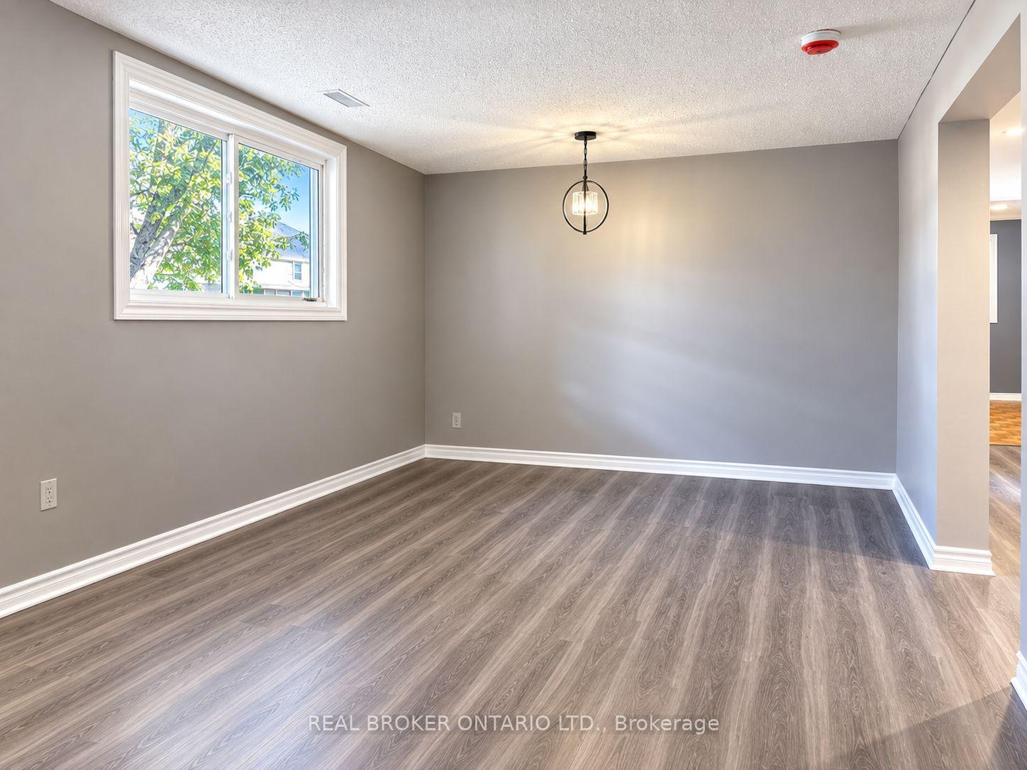 Photo 5 of Unit C, 93 Brybeck Crescent, Kitchener, Victoria Hills — HOMEH