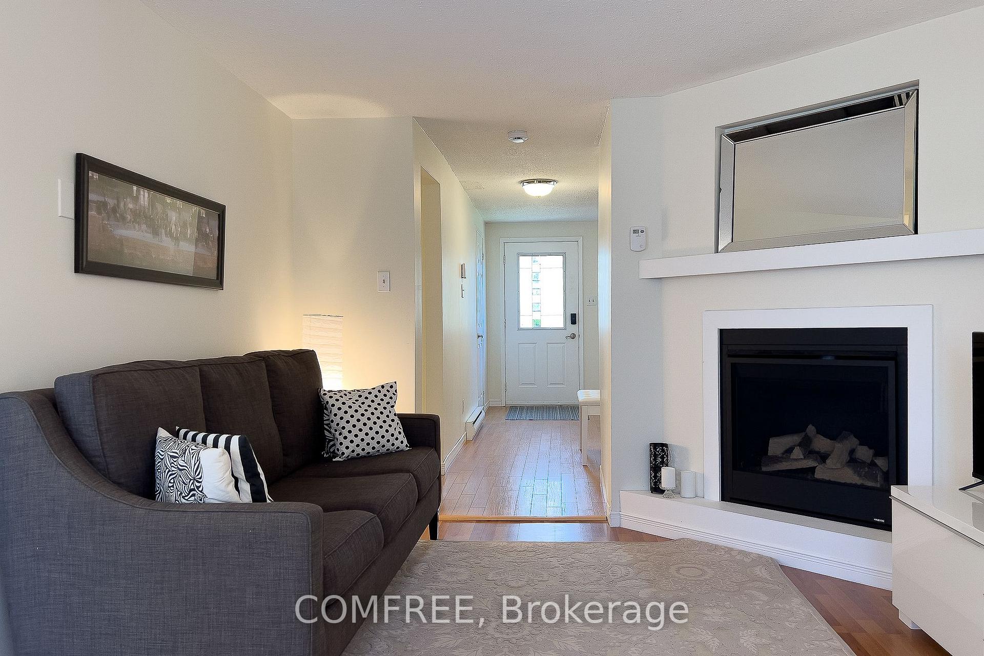 Photo 8 of 28 Bluejay Drive, Barrie, Cundles East — HOMEH