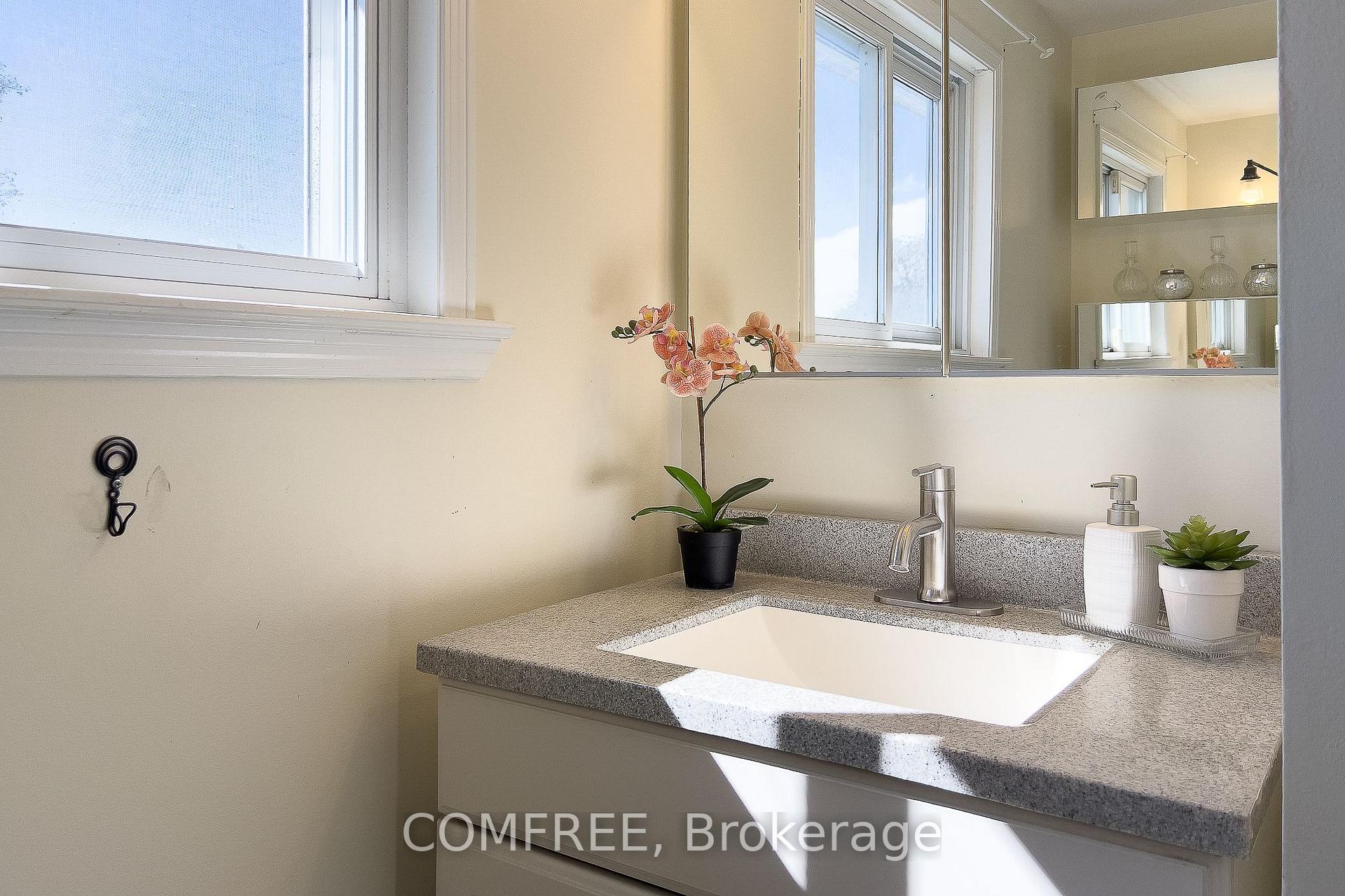 Photo 18 of 28 Bluejay Drive, Barrie, Cundles East — HOMEH