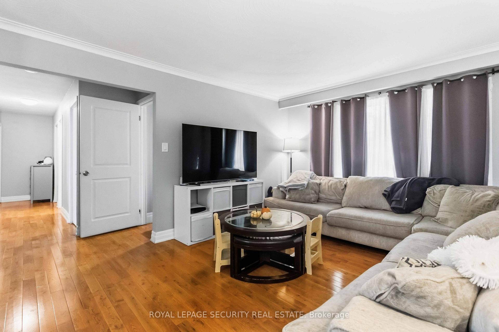 Photo 4 of 93 Connaught Crescent, Caledon, Bolton West — HOMEH