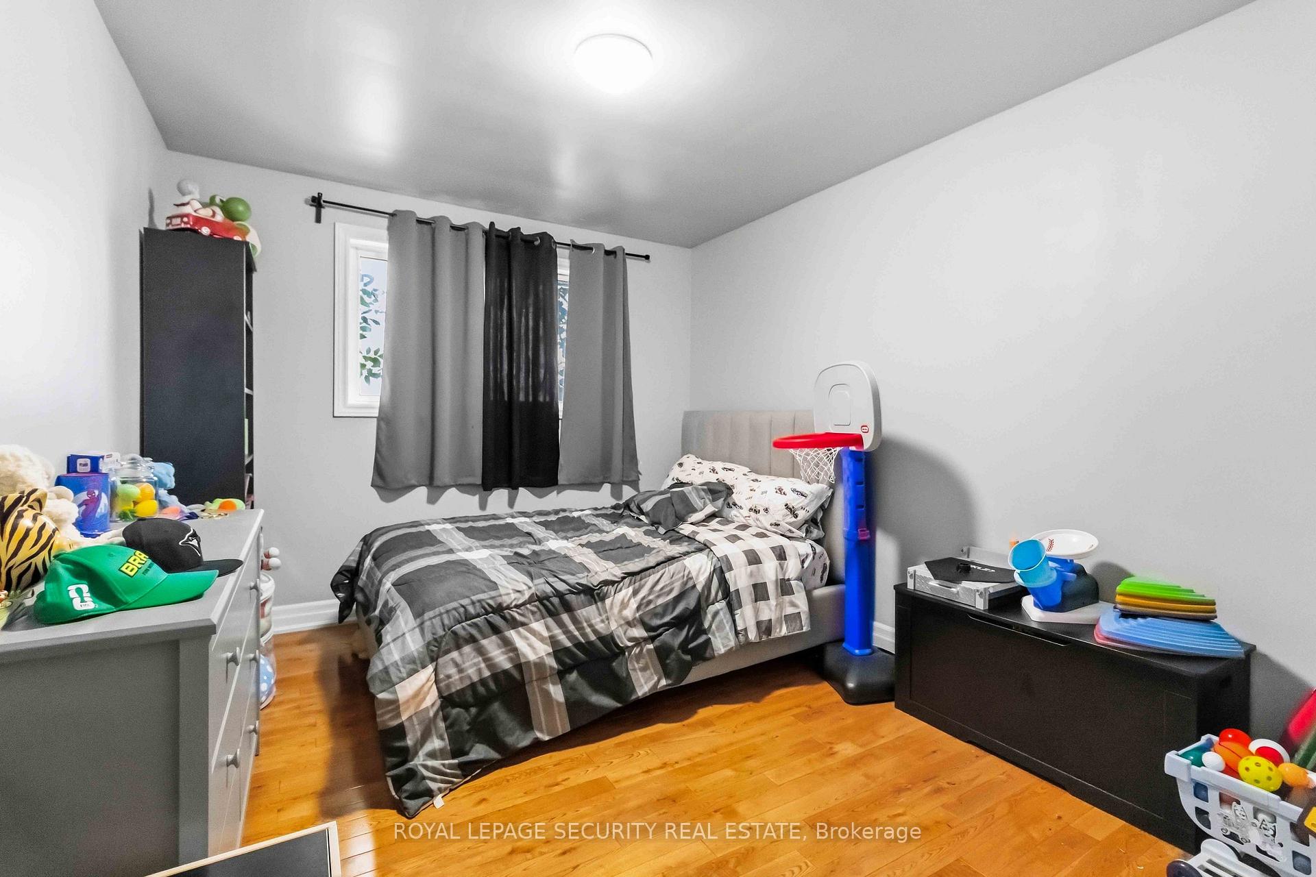 Photo 8 of 93 Connaught Crescent, Caledon, Bolton West — HOMEH