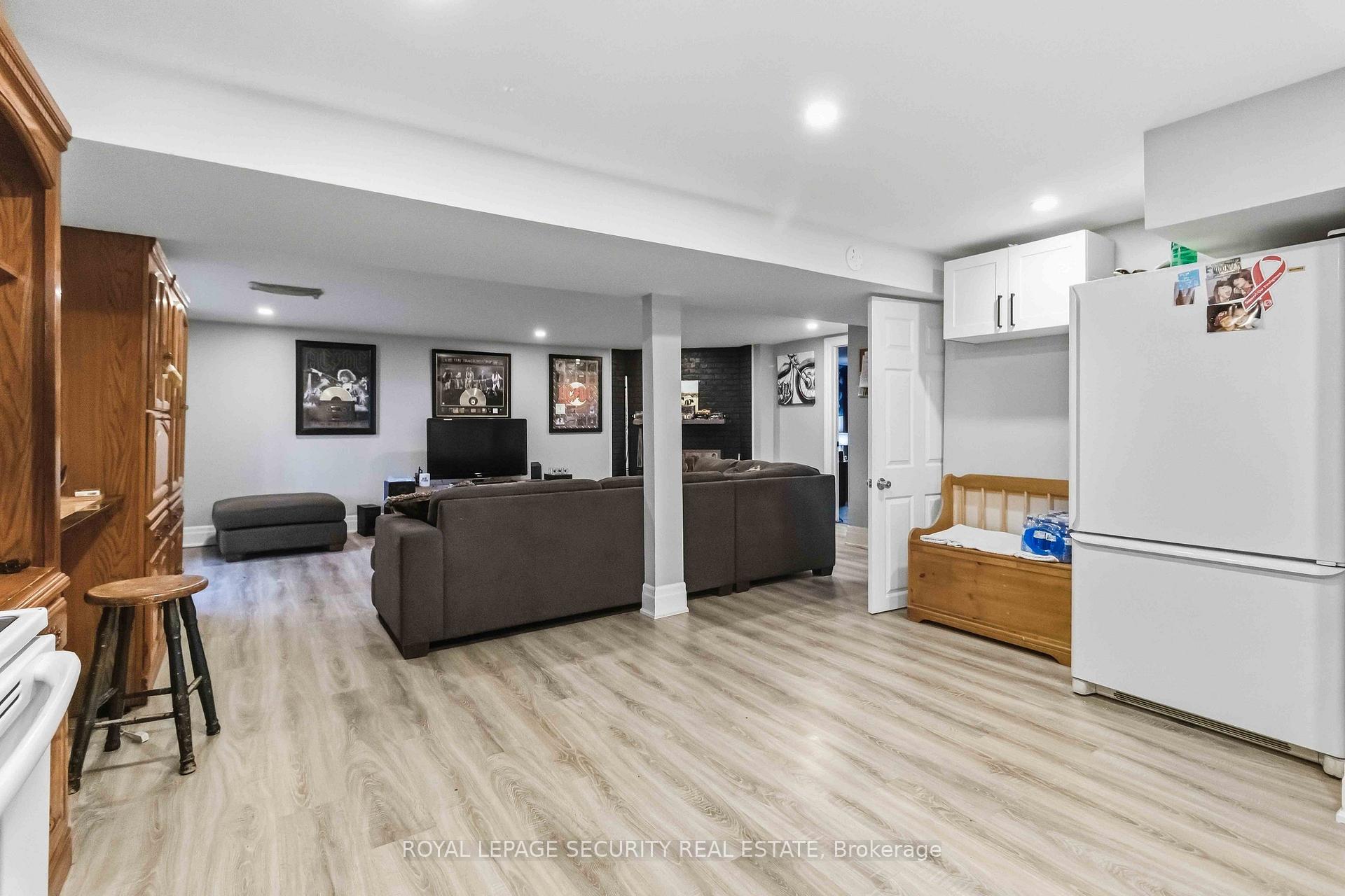 Photo 12 of 93 Connaught Crescent, Caledon, Bolton West — HOMEH