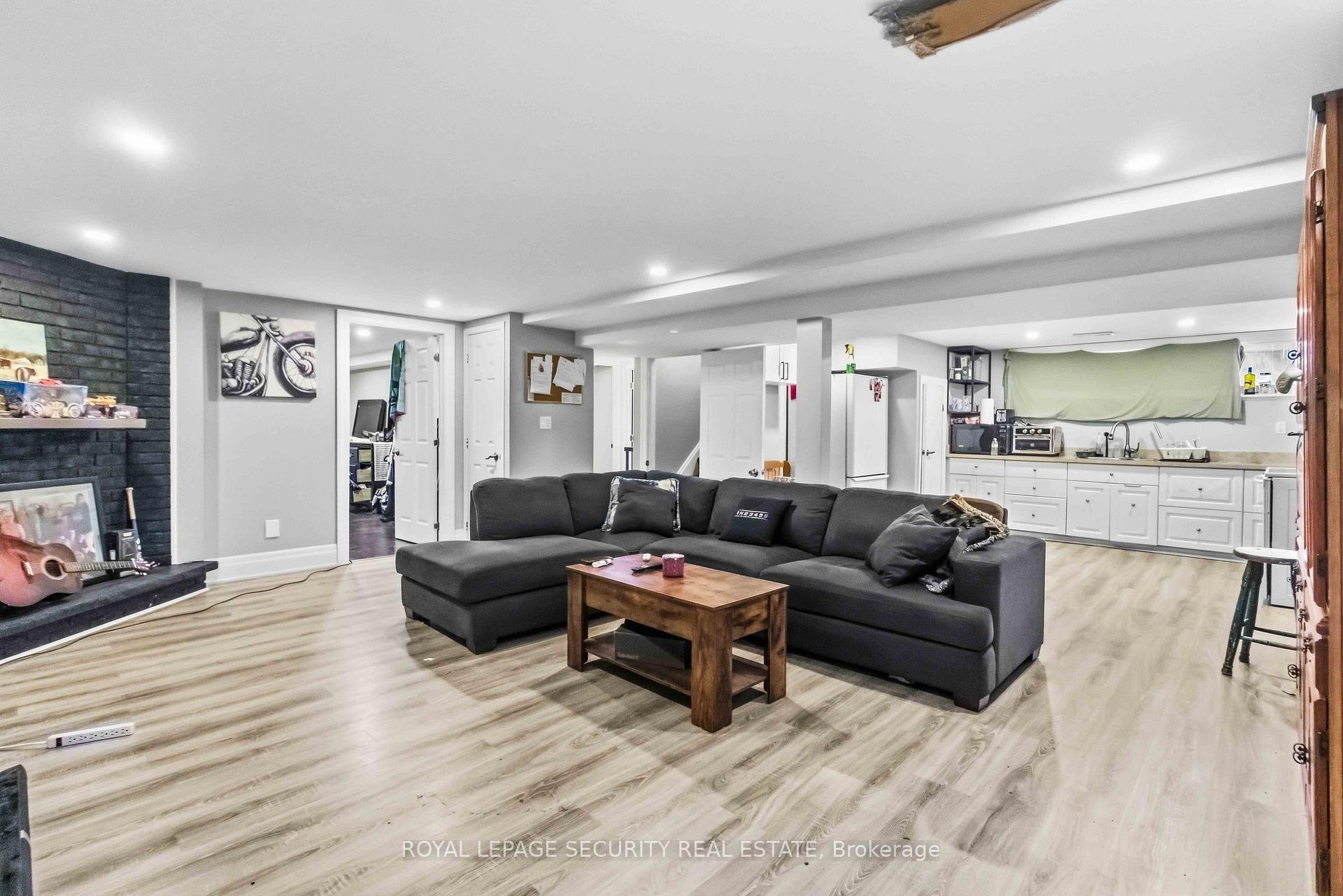 Photo 13 of 93 Connaught Crescent, Caledon, Bolton West — HOMEH