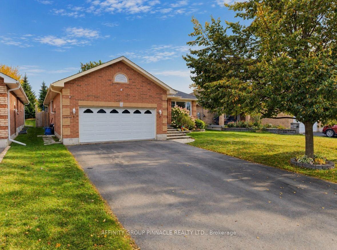 Photo 2 of 5 Denfield Road, Kawartha Lakes, Lindsay — HOMEH