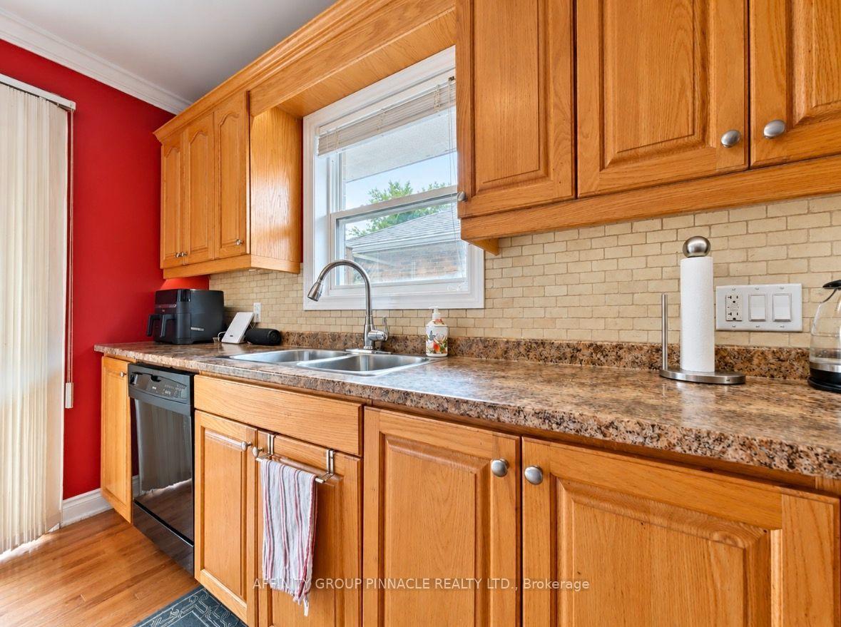 Photo 10 of 5 Denfield Road, Kawartha Lakes, Lindsay — HOMEH