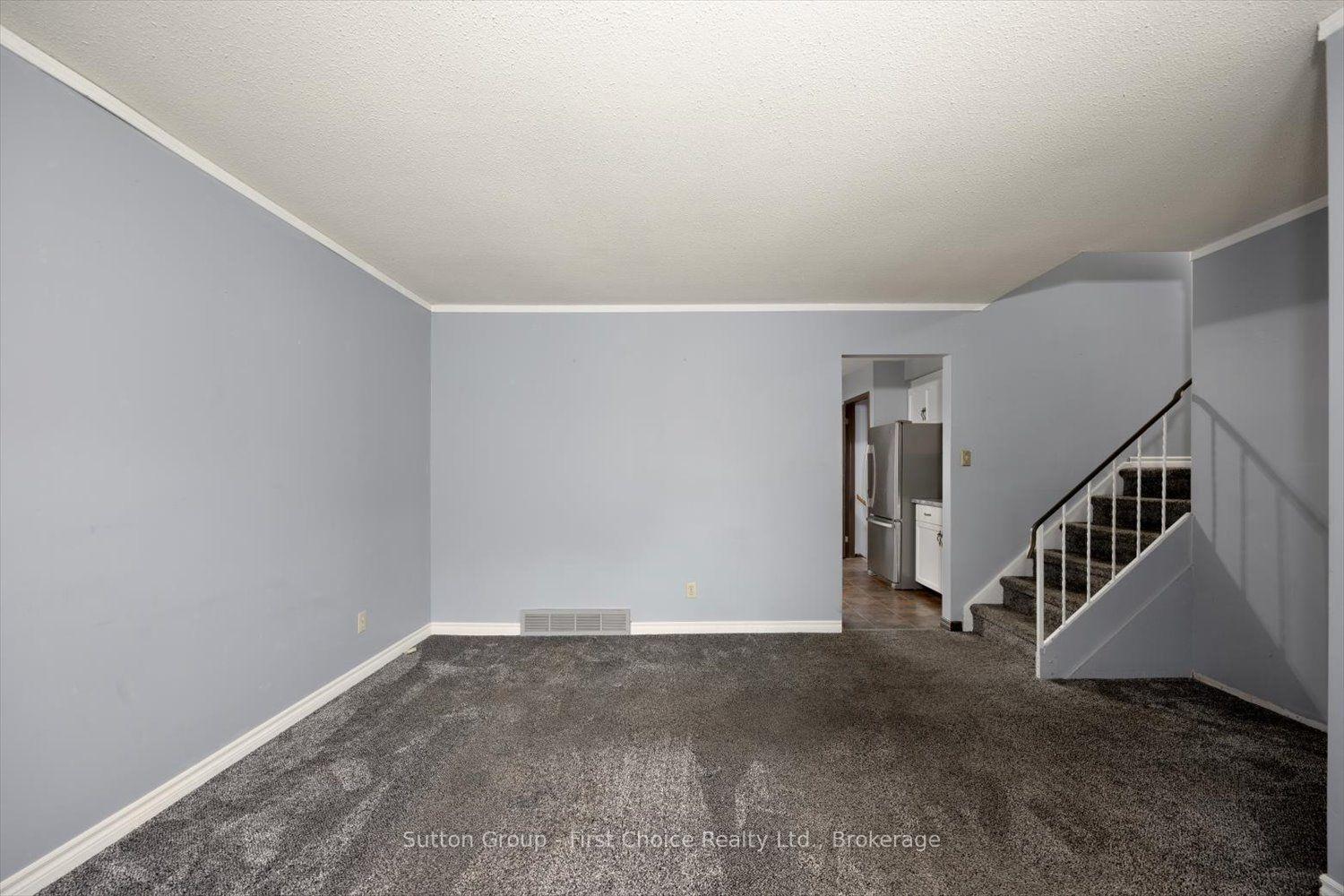 Photo 11 of 8 Sargint Street, Stratford — HOMEH