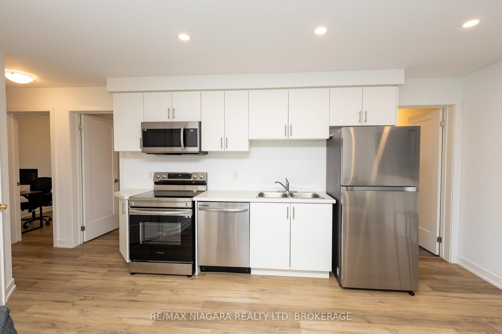 Photo 4 of 4263 Fourth Avenue, Niagara Falls, Downtown — HOMEH