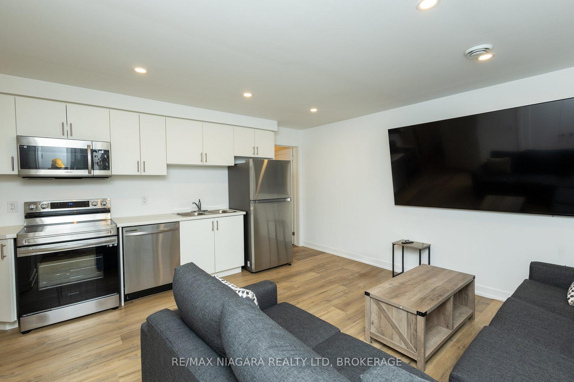 Photo 7 of 4263 Fourth Avenue, Niagara Falls, Downtown — HOMEH