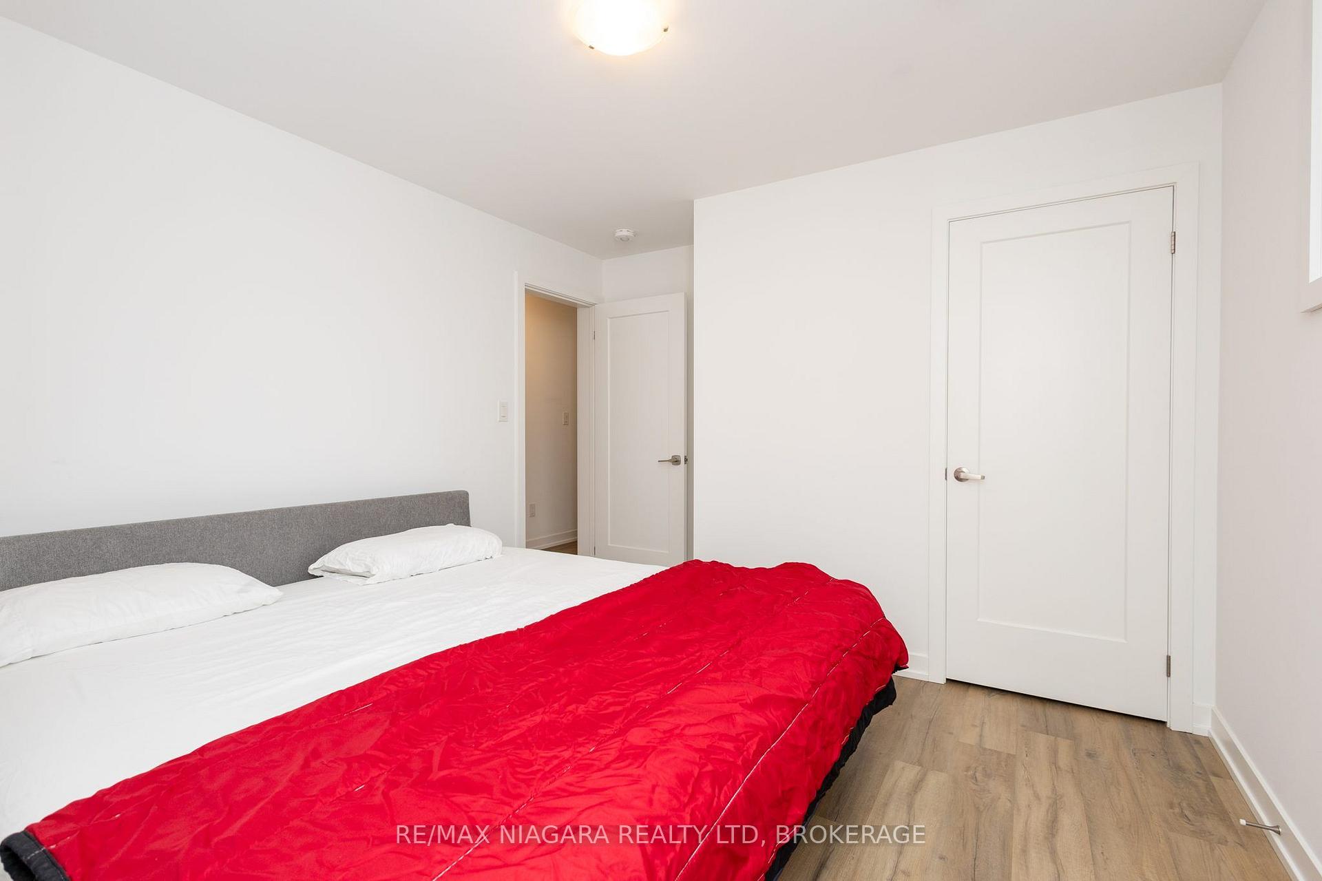 Photo 14 of 4263 Fourth Avenue, Niagara Falls, Downtown — HOMEH
