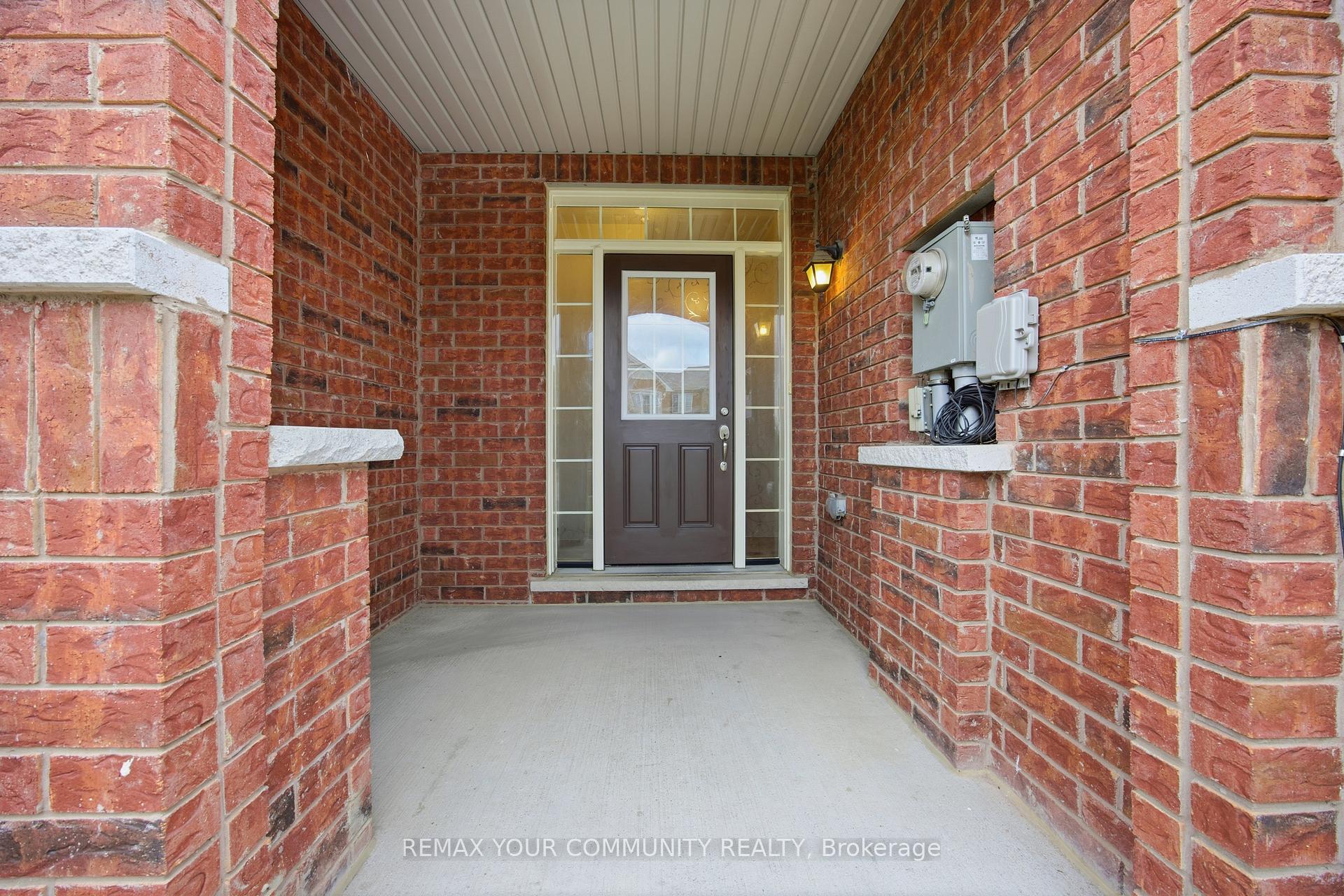 Photo 2 of 90 Sky Harbour Drive, Brampton, Brampton West — HOMEH