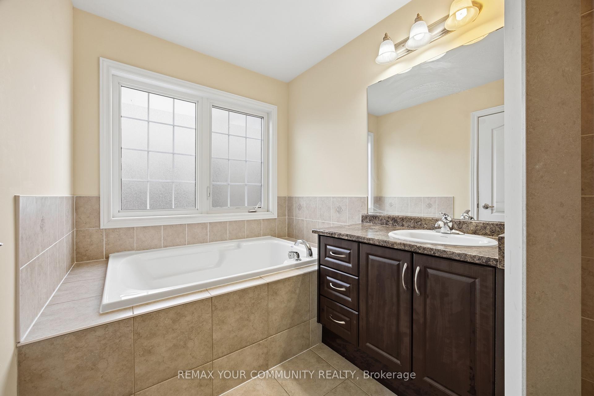 Photo 15 of 90 Sky Harbour Drive, Brampton, Brampton West — HOMEH