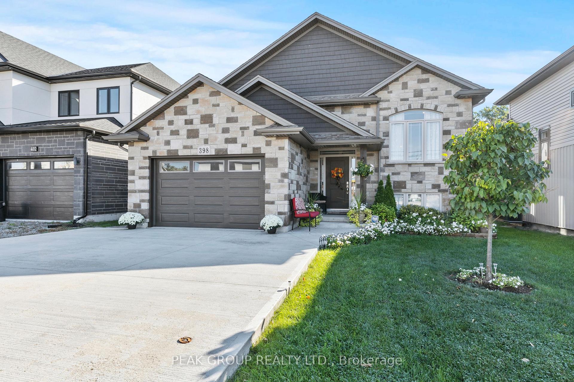 Photo of 398 Aqueduct Street