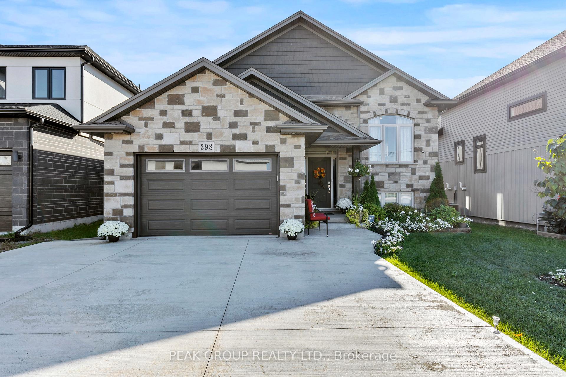 Photo 2 of 398 Aqueduct Street, Welland, N. Welland — HOMEH