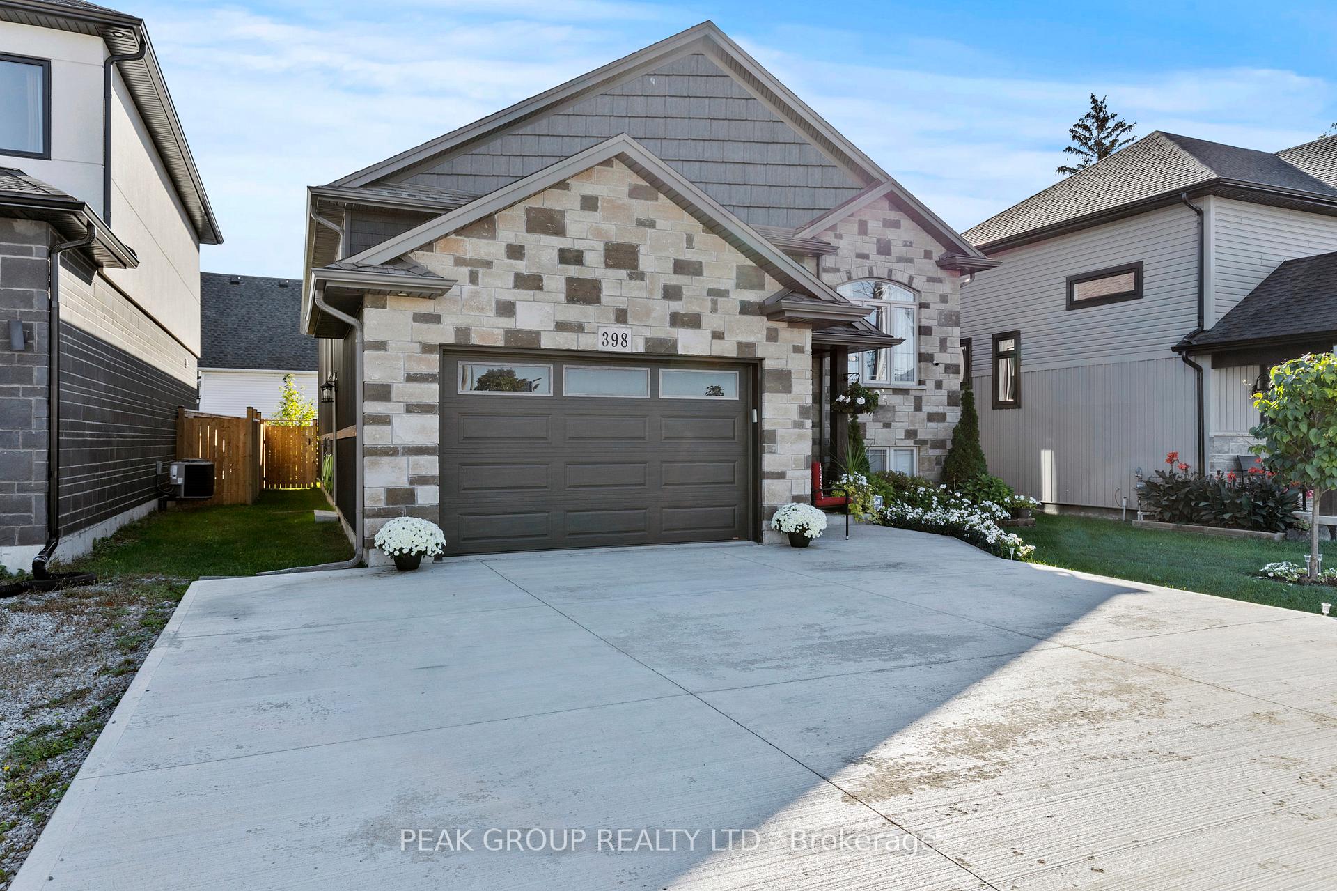 Photo 3 of 398 Aqueduct Street, Welland, N. Welland — HOMEH