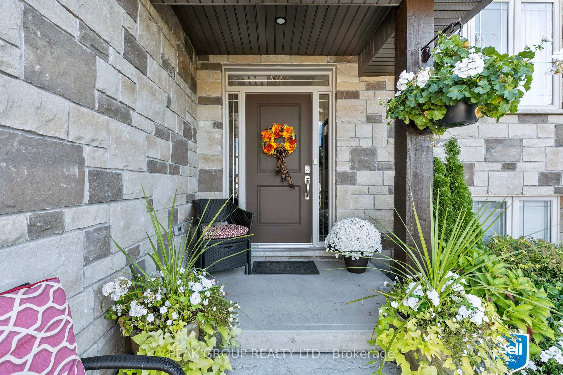 Photo 4 of 398 Aqueduct Street, Welland, N. Welland — HOMEH