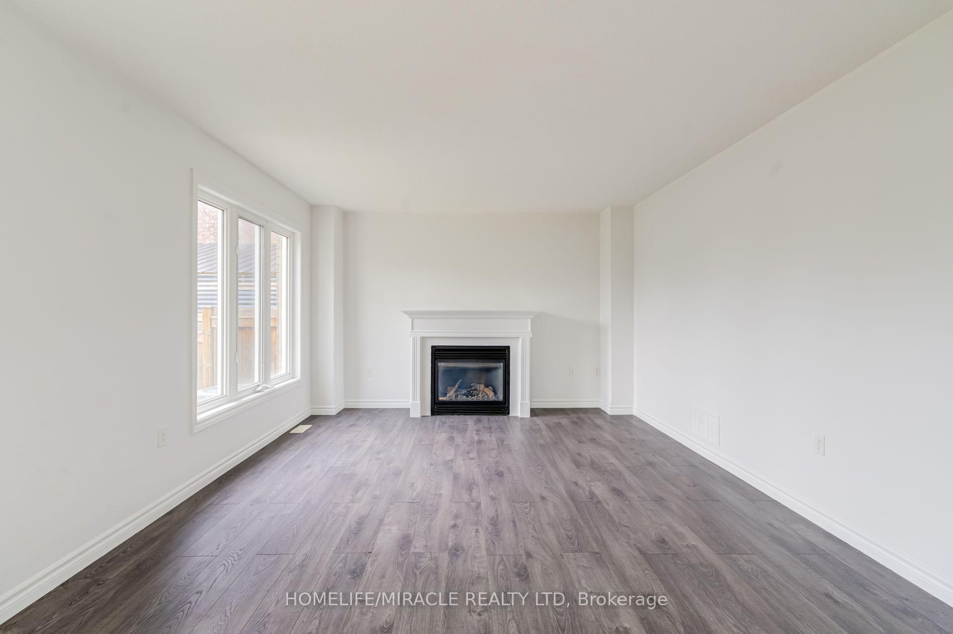 Photo 12 of 7 Empire Drive, Barrie, Innis-Shore — HOMEH