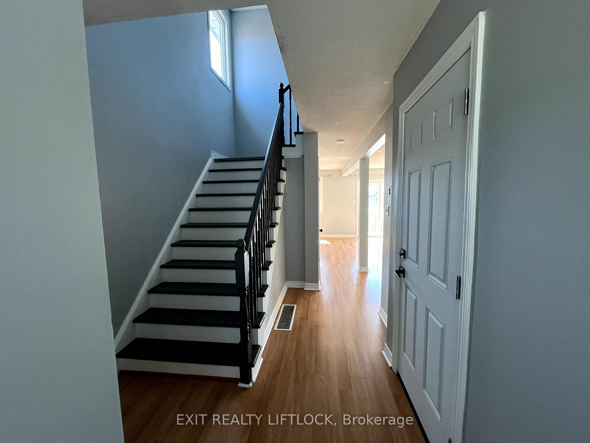 Photo 4 of 722 Trailview Drive, Peterborough, Ashburnham Ward 4 — HOMEH