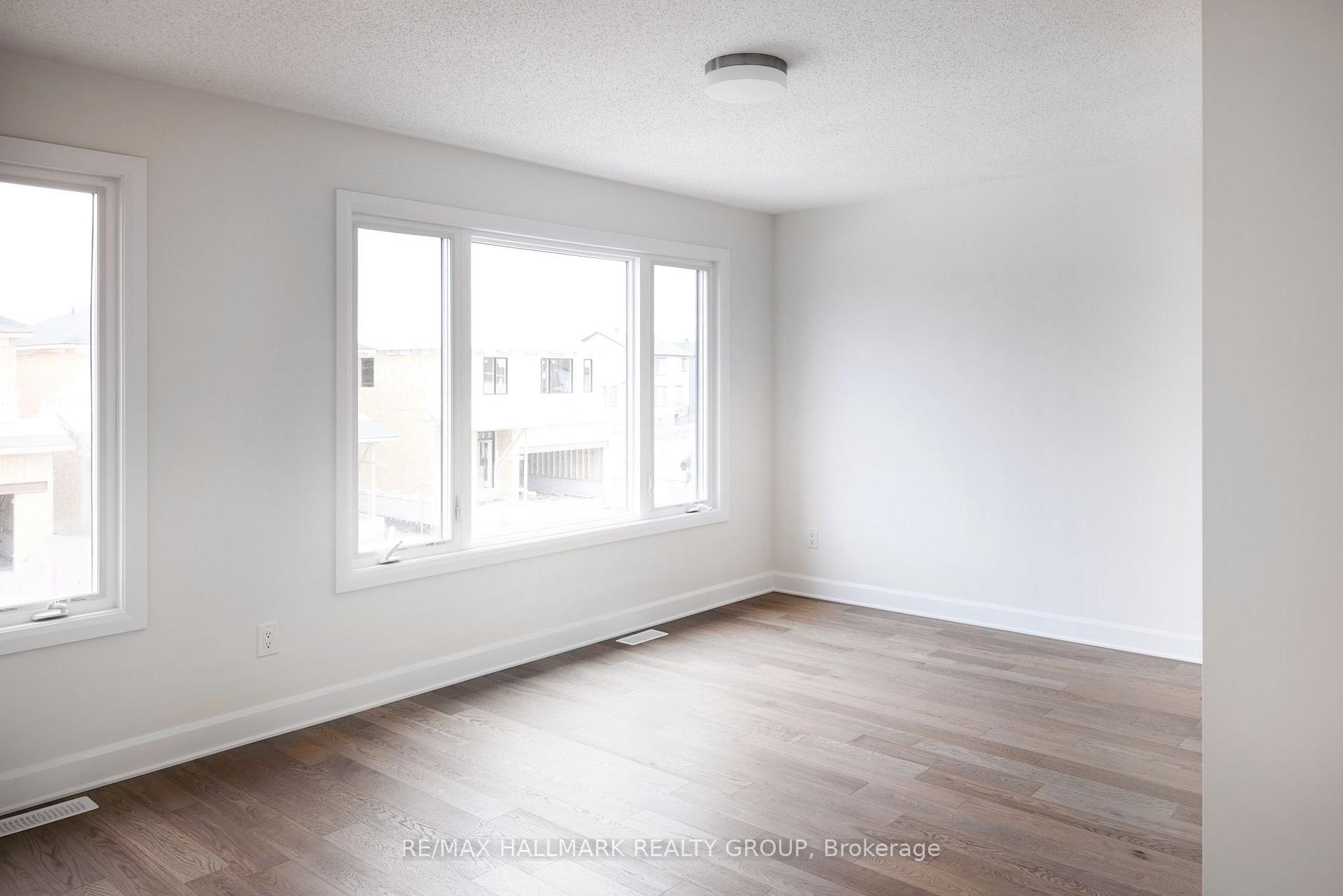 Photo 17 of 36 Big Dipper Street, Ottawa, Riverside South/Gloucester Glen — HOMEH