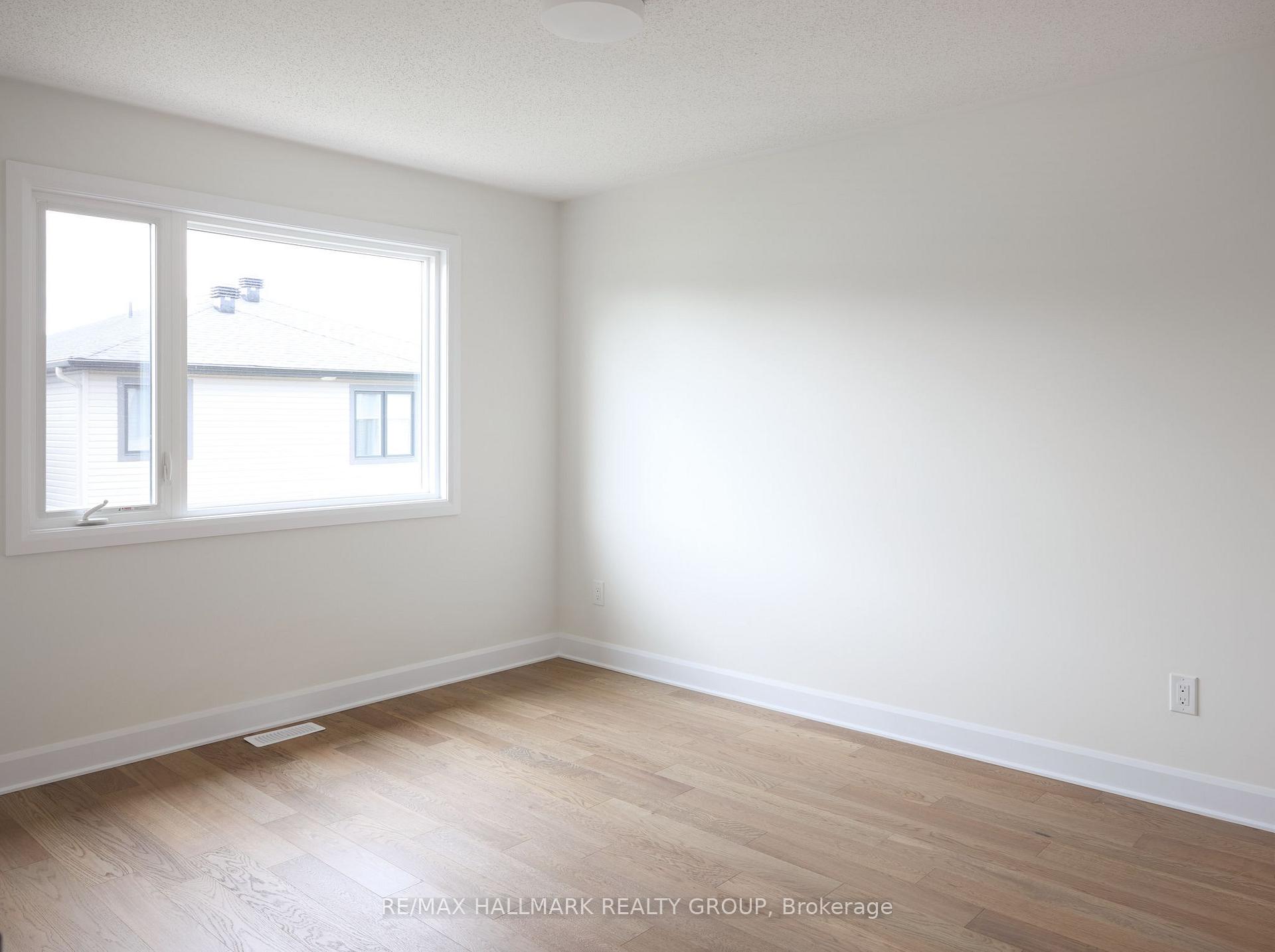 Photo 23 of 36 Big Dipper Street, Ottawa, Riverside South/Gloucester Glen — HOMEH