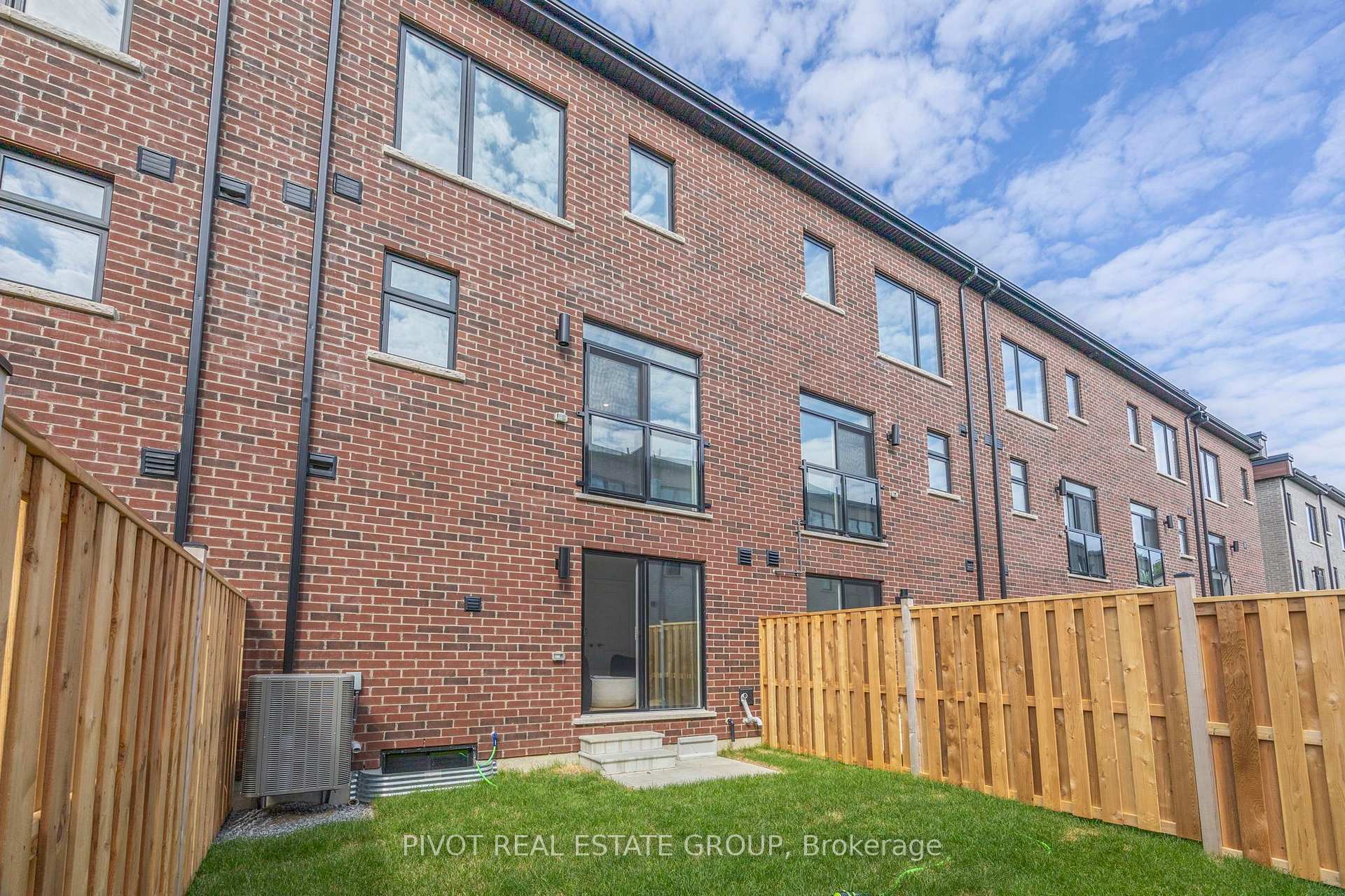 Photo 36 of 138 Danielle Moore Circle, Scarborough, Bendale — HOMEH