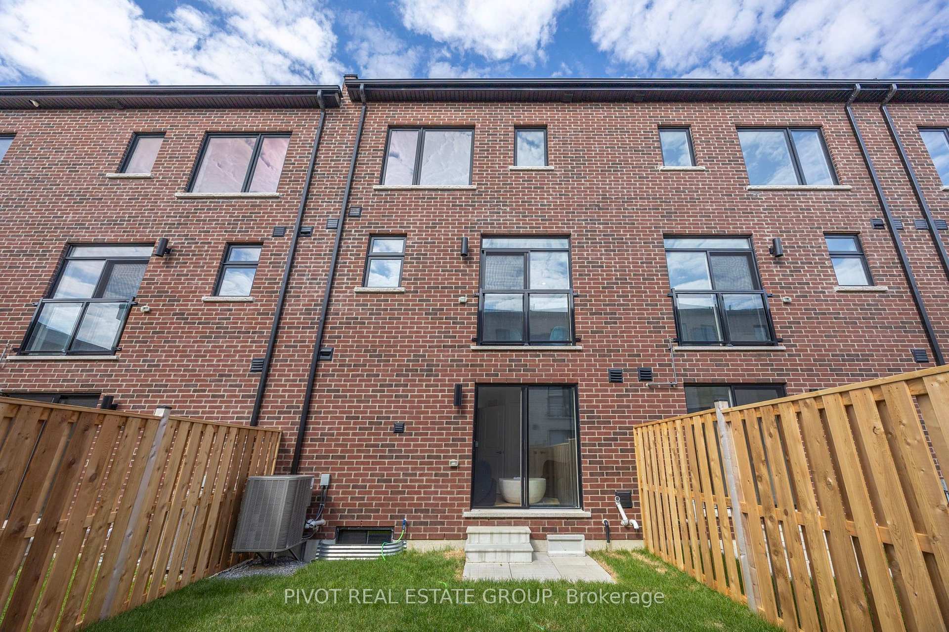 Photo 37 of 138 Danielle Moore Circle, Scarborough, Bendale — HOMEH