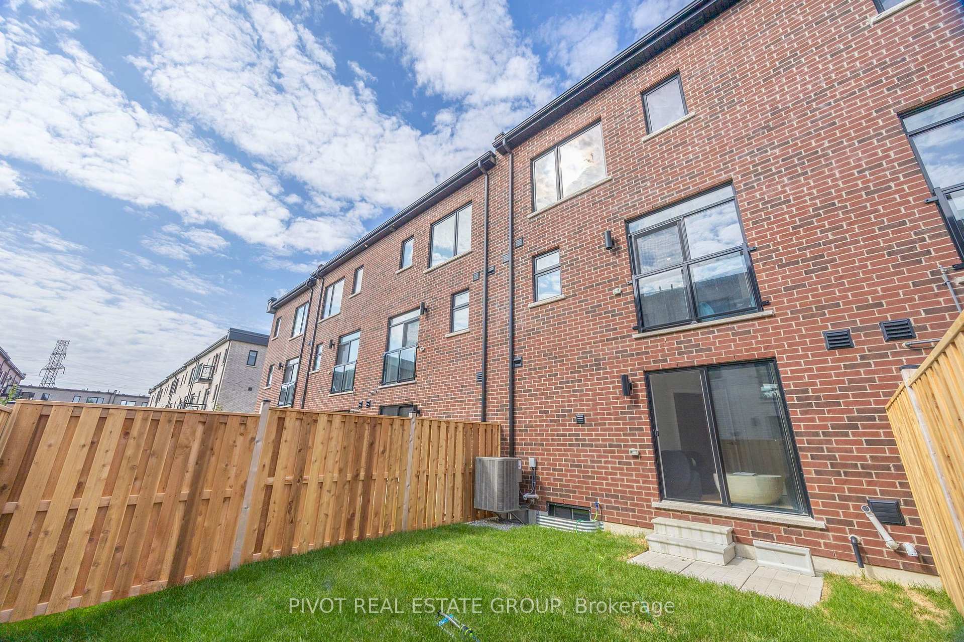 Photo 38 of 138 Danielle Moore Circle, Scarborough, Bendale — HOMEH