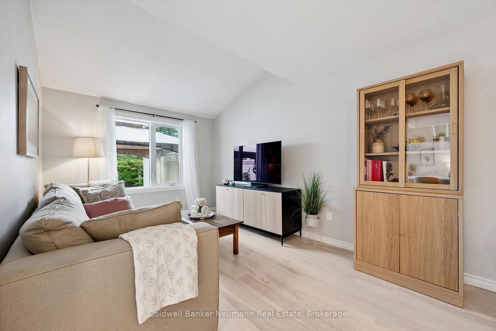 Photo 3 of Unit 5, 39 Ptarmigan Drive, Guelph, Kortright Hills — HOMEH